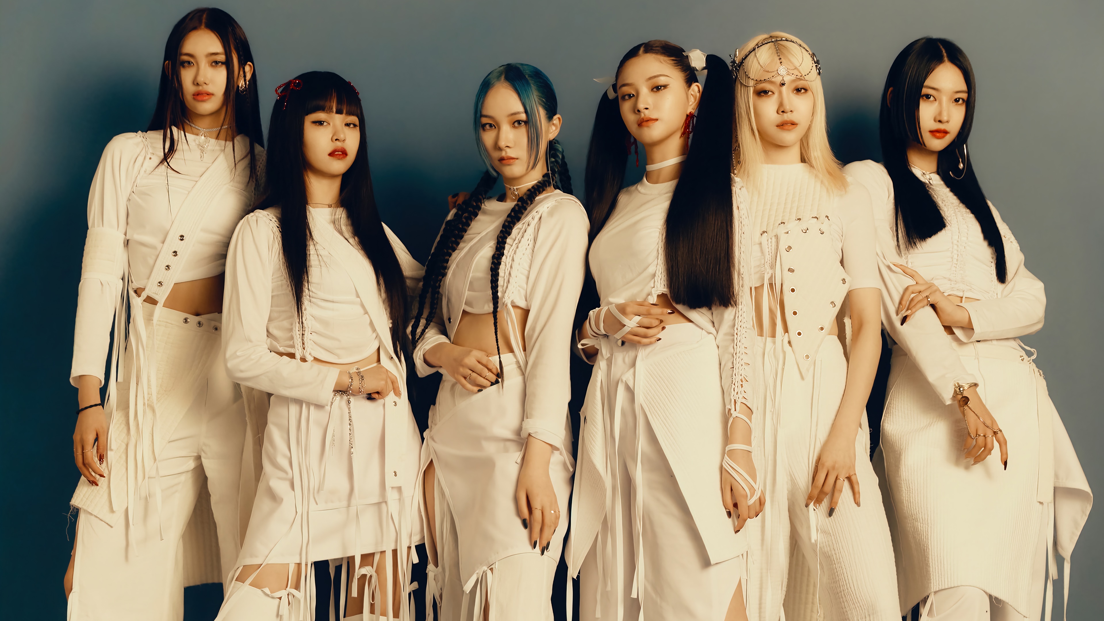 Everglow members in white outfits HD Wallpaper