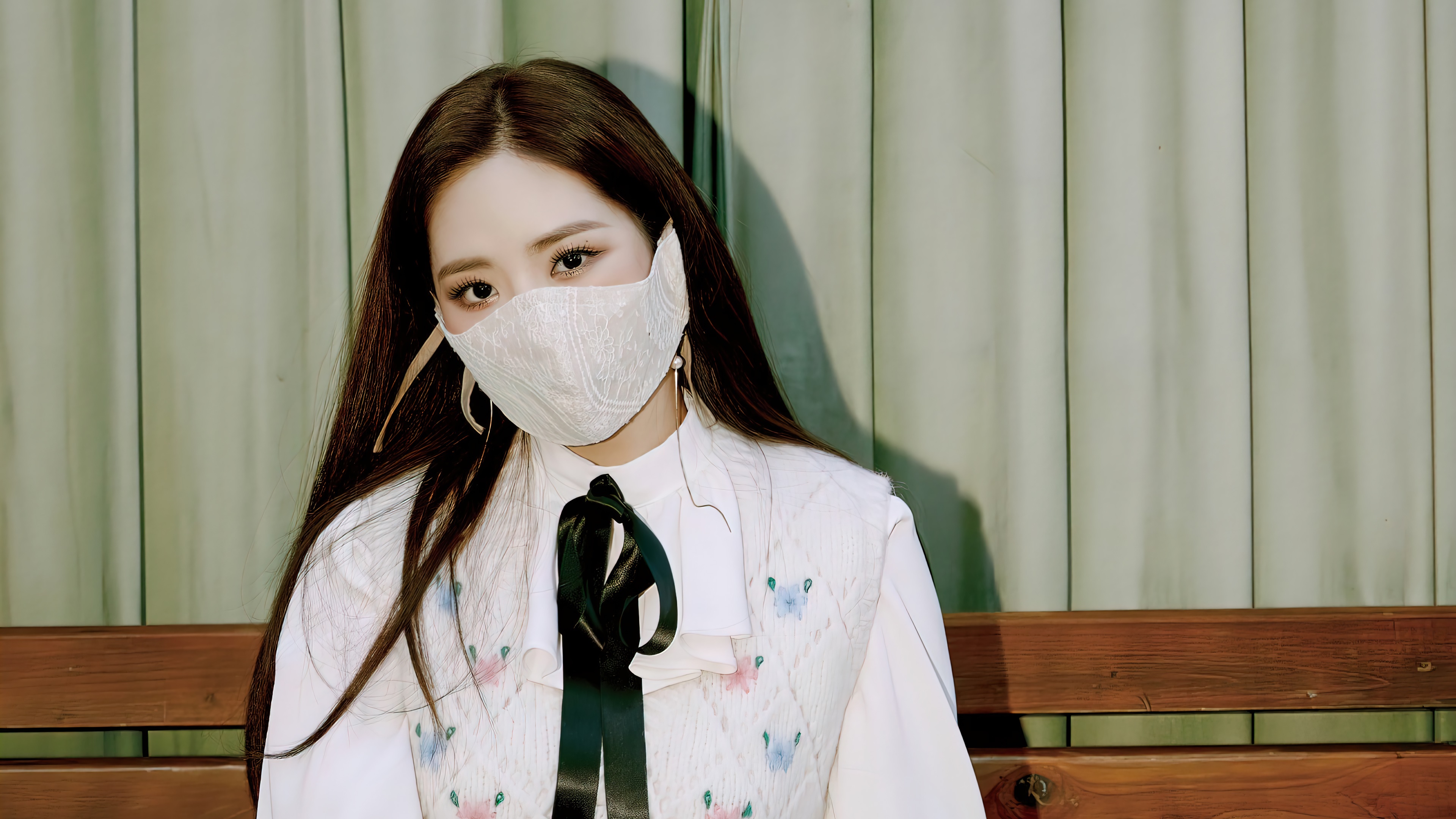 Jiwon from fromis_9 in 4K HD Wallpaper