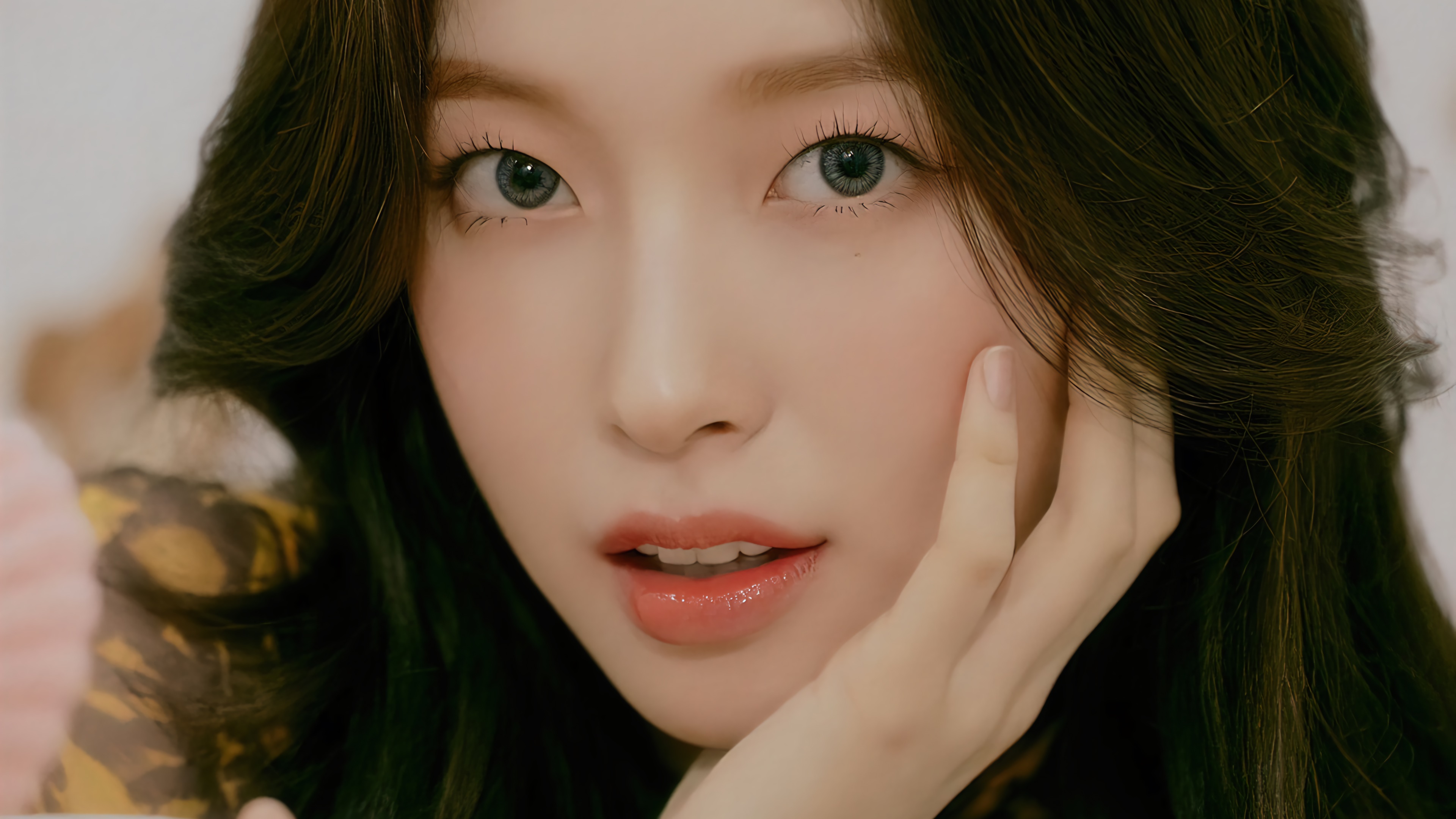 Oh My Girl Arin from Dun Dun Dance 4K HD Wallpaper