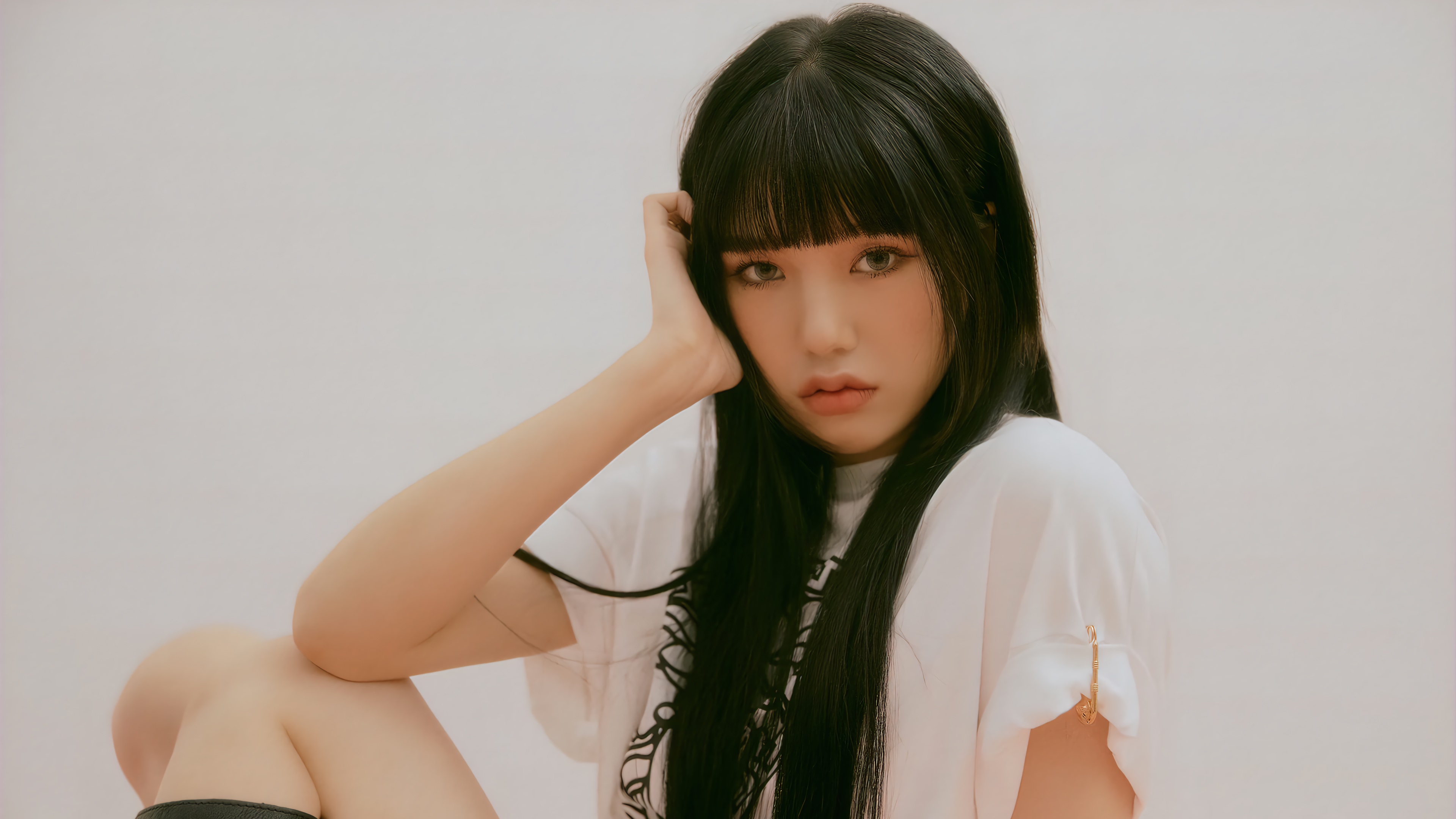 Mimi from Oh My Girl HD Wallpaper