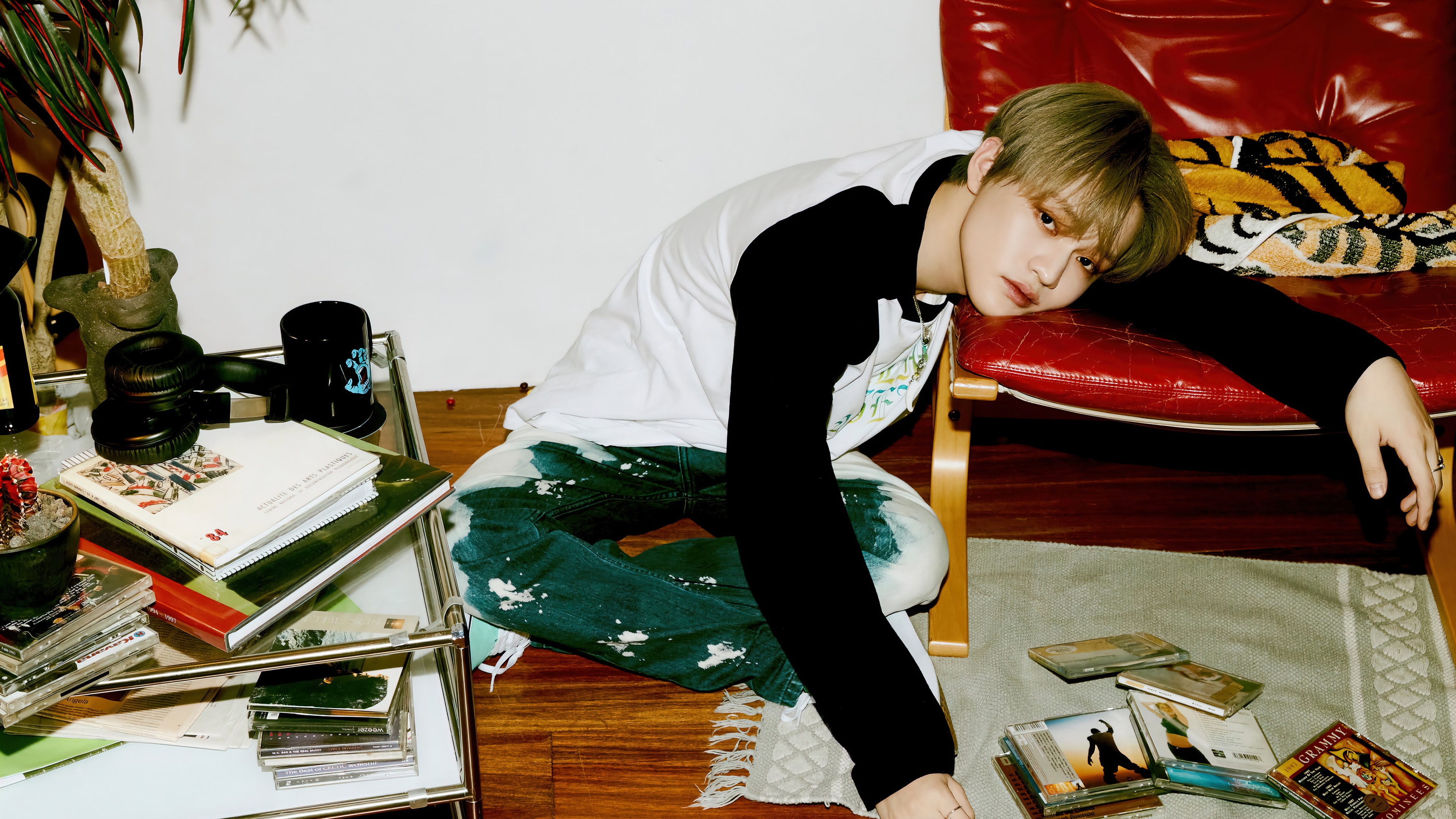 Chenle from NCT Dream with CDs HD Wallpaper