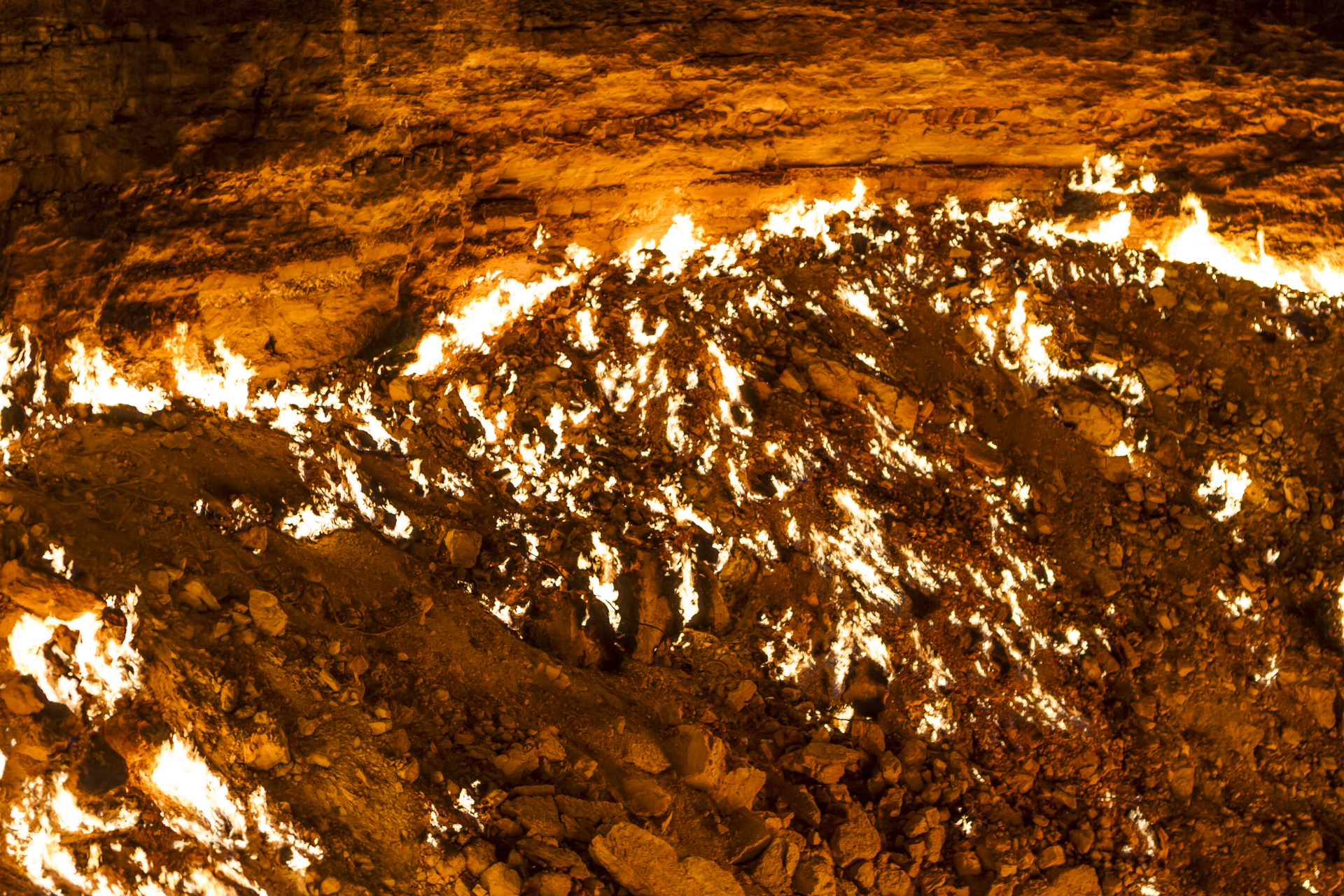 Darvaza Gas Crater in Turkmenistan HD Wallpaper