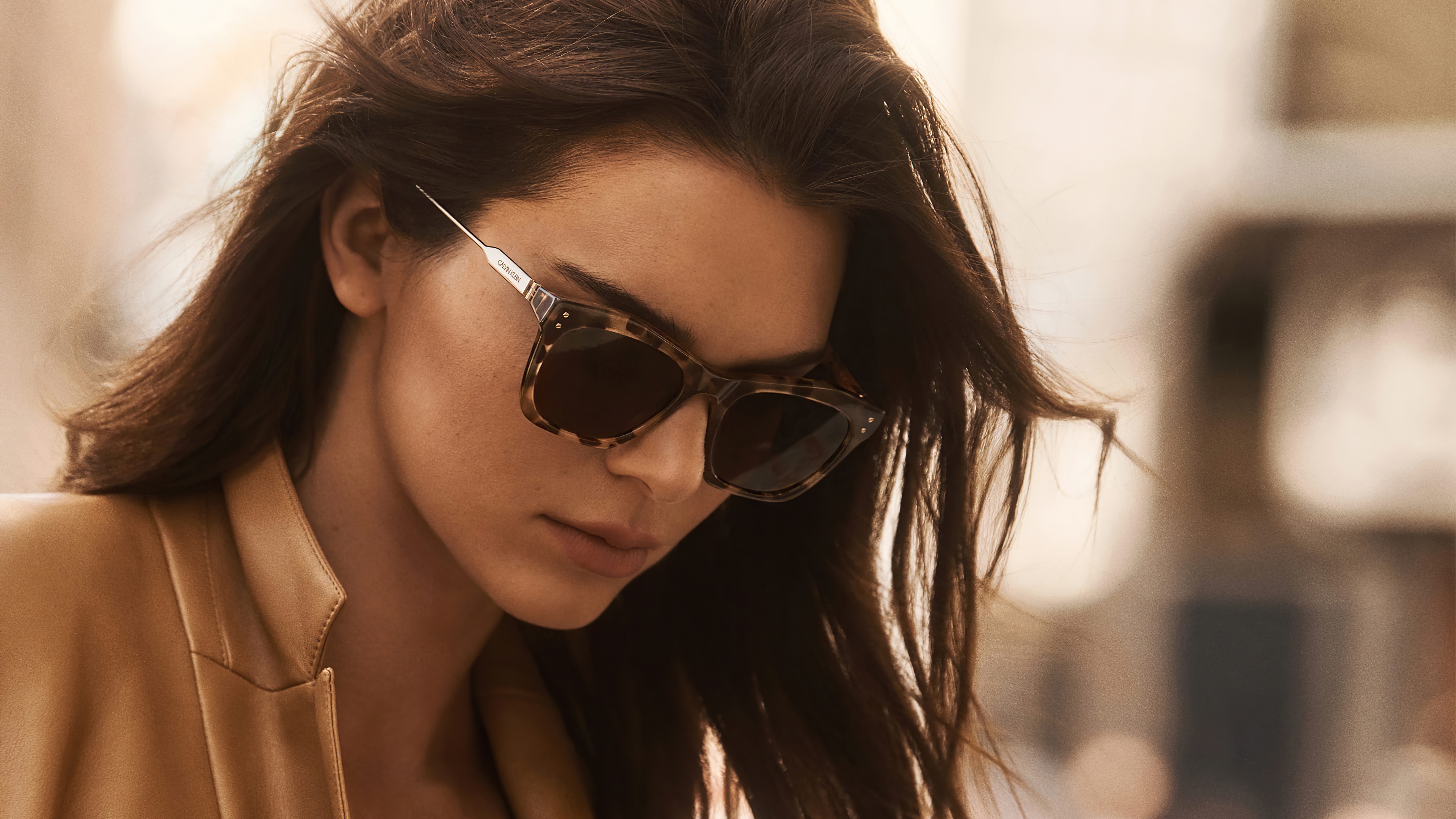 Kendall Jenner wearing sunglasses 4K HD Wallpaper