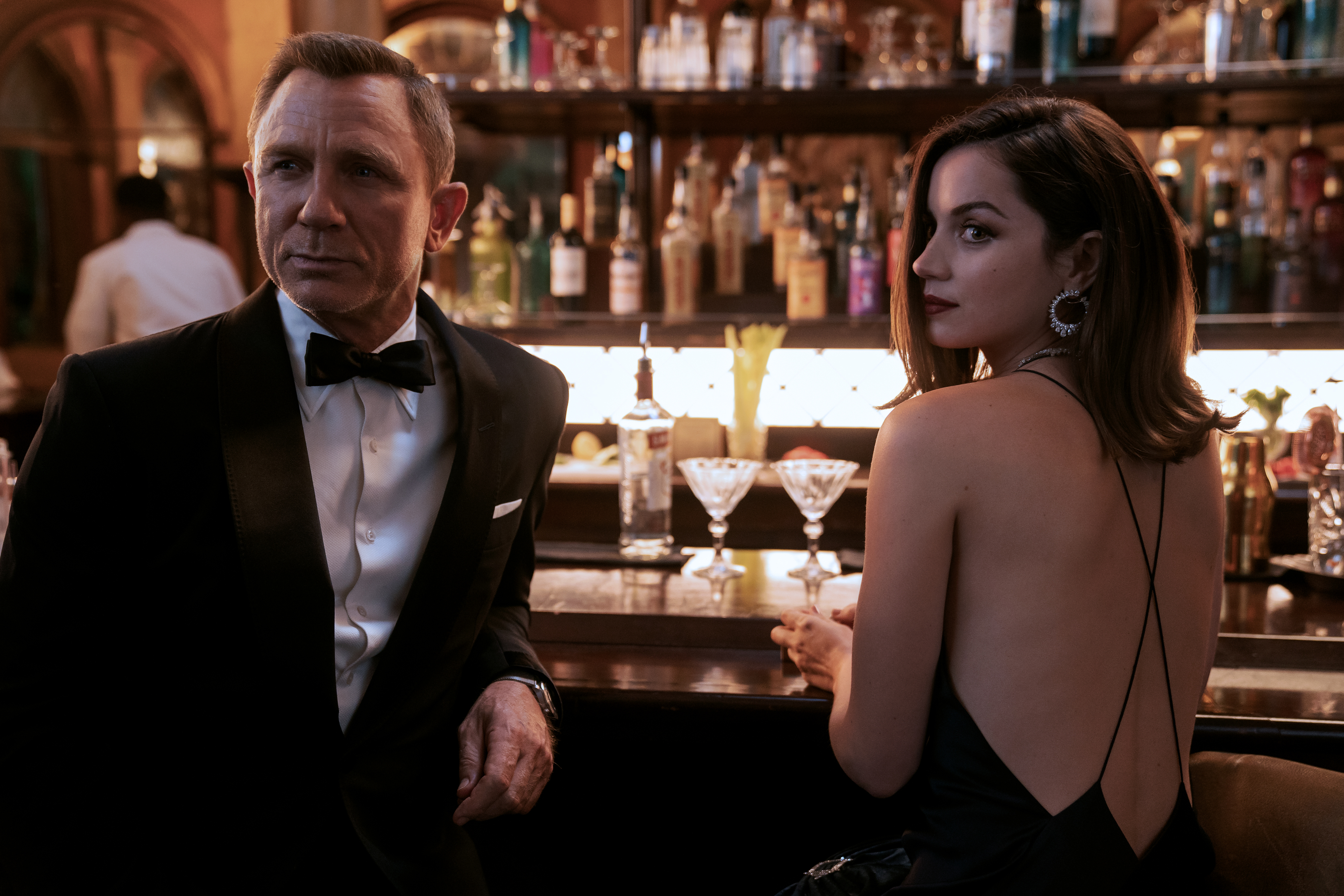 Daniel Craig and Ana de Armas in No Time to Die 4K HD Wallpaper