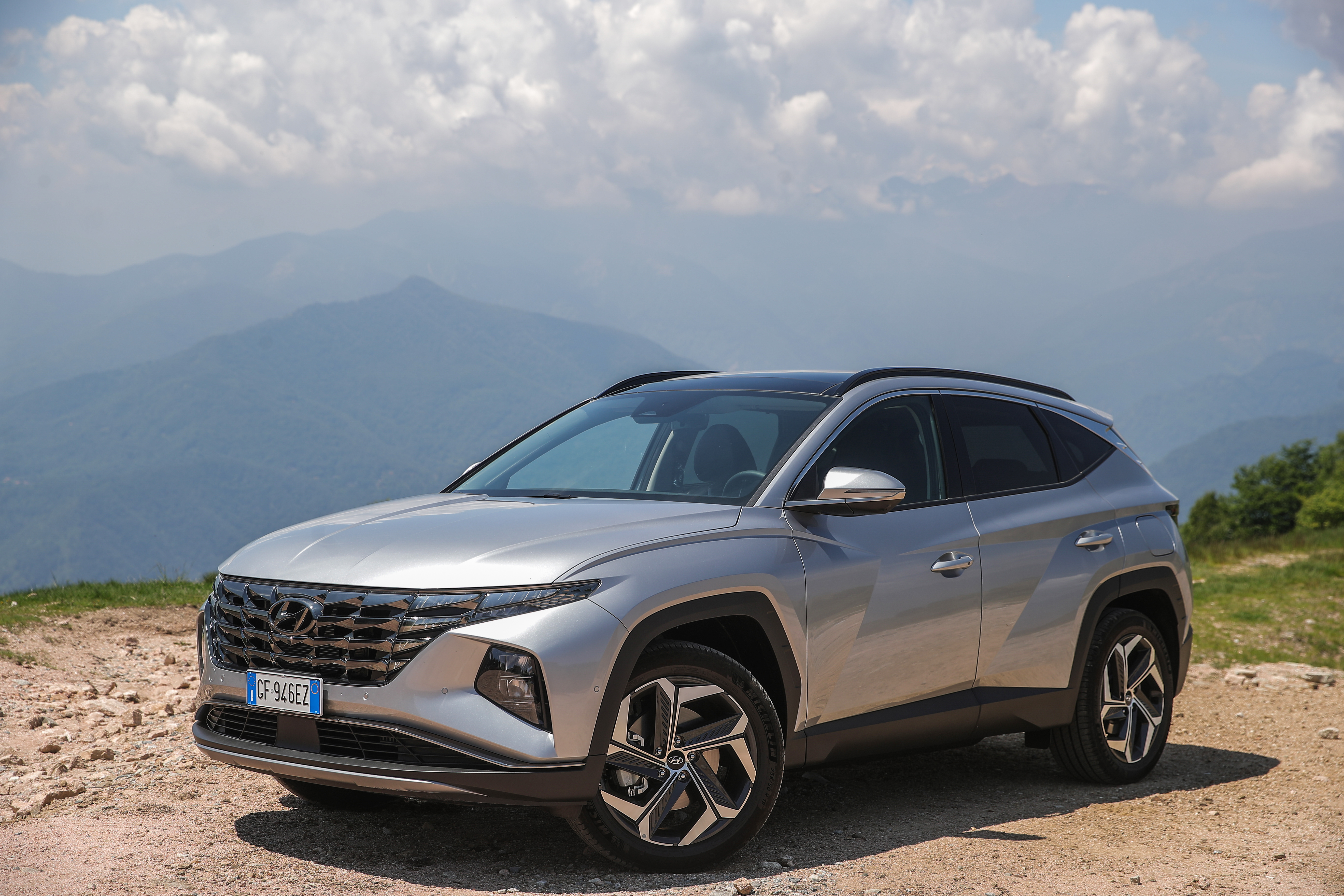 Silver Hyundai Tucson Plug-in Hybrid SUV HD Wallpaper