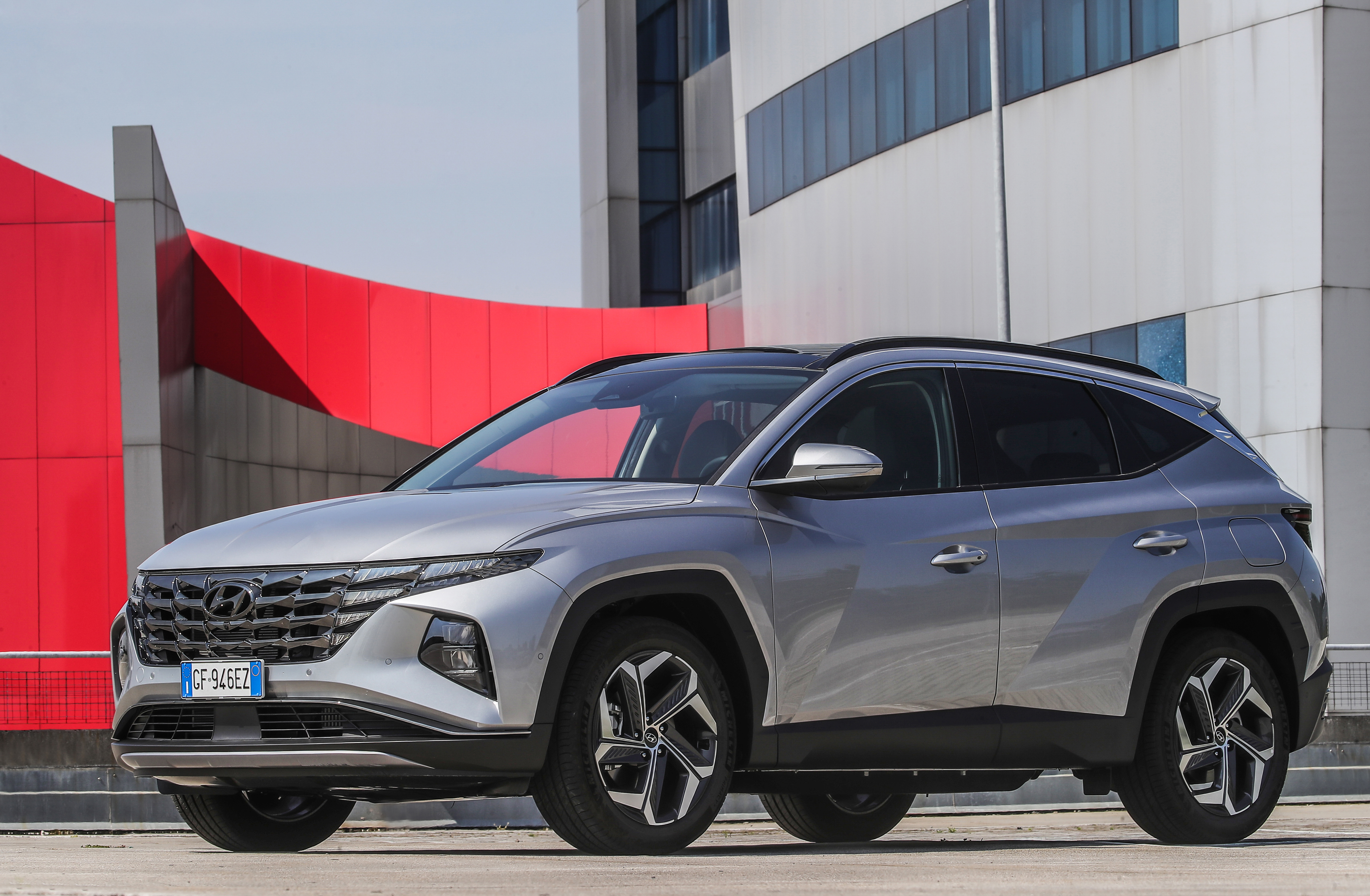 Silver 2021 Hyundai Tucson Plug-in Hybrid SUV HD Wallpaper