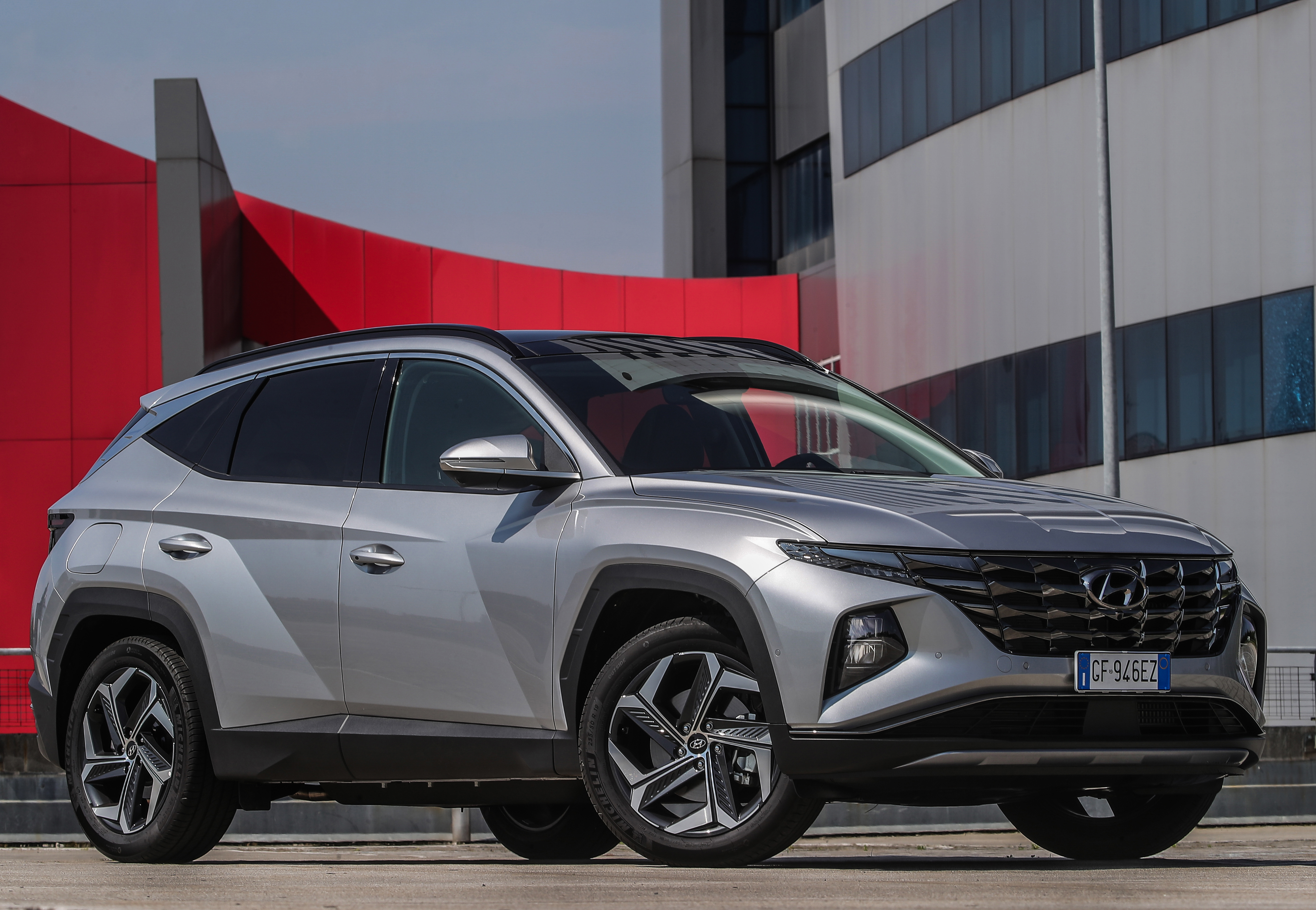 Silver 2021 Hyundai Tucson Plug-in Hybrid SUV HD Wallpaper