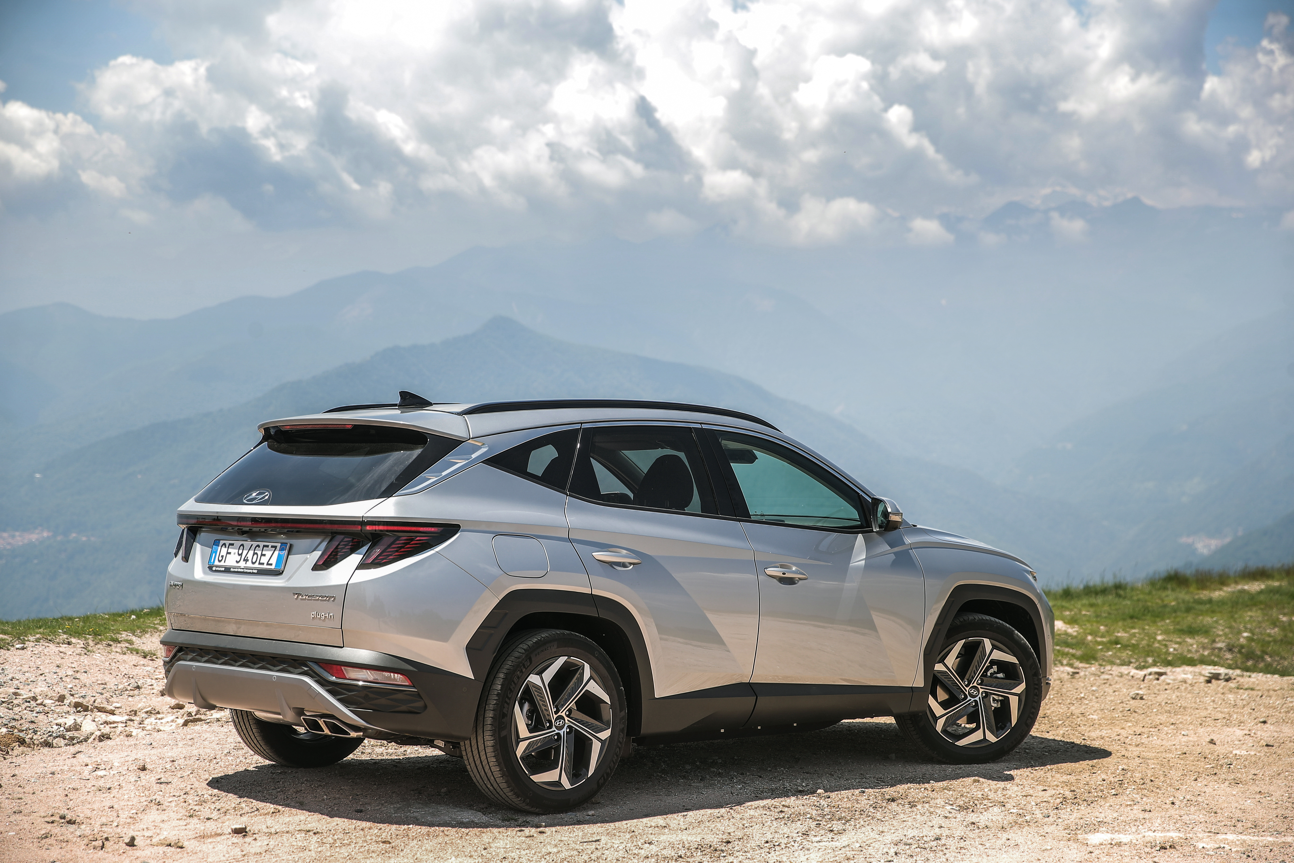 Silver 2021 Hyundai Tucson Plug-in Hybrid SUV HD Wallpaper