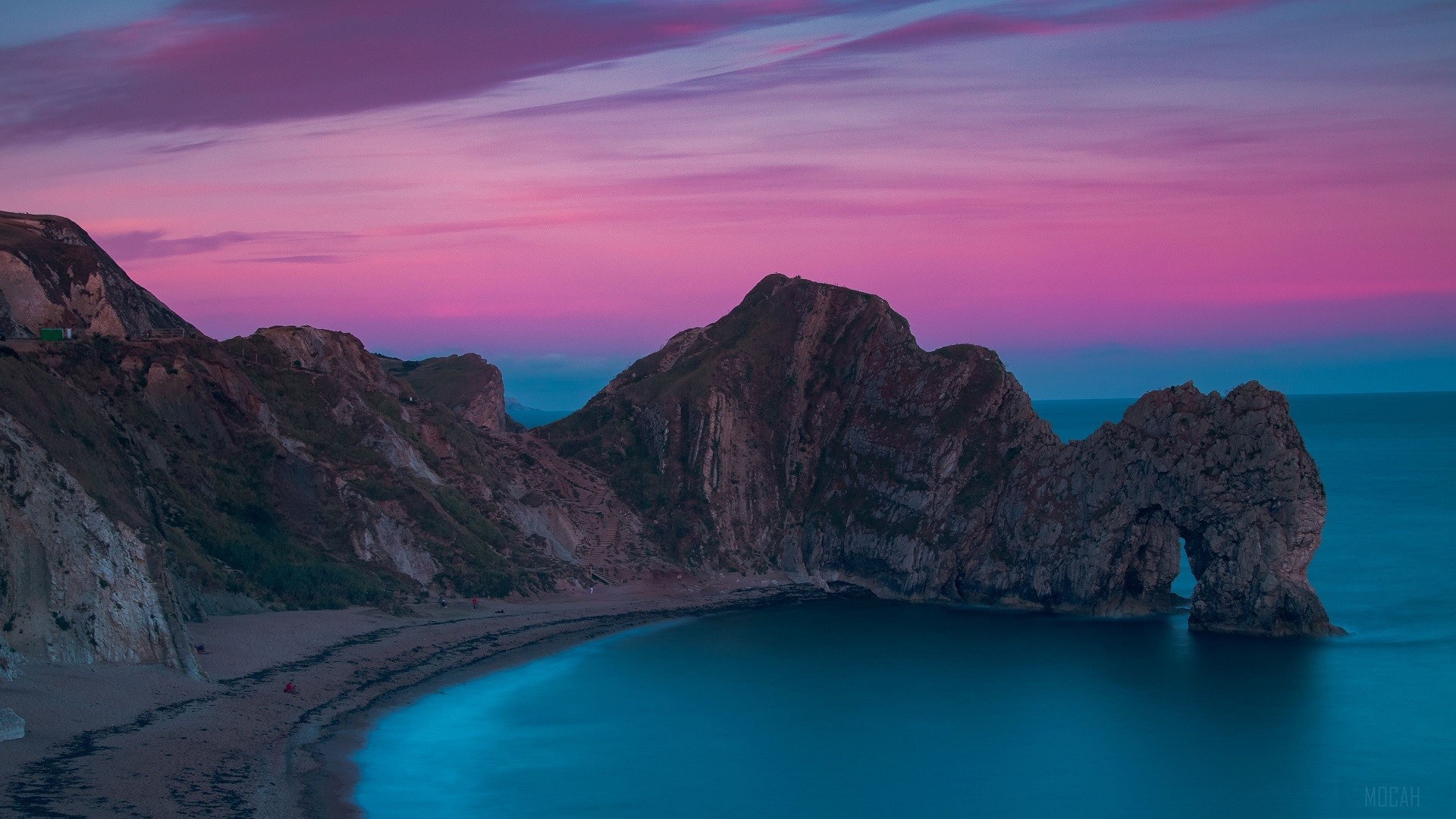 Durdle Door rock formation on a beach at sunset HD Wallpaper