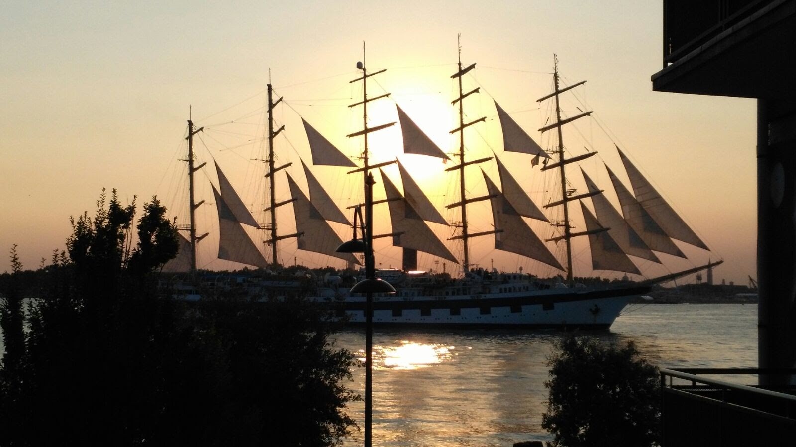 Sailing ship at sunset in Venice HD Wallpaper