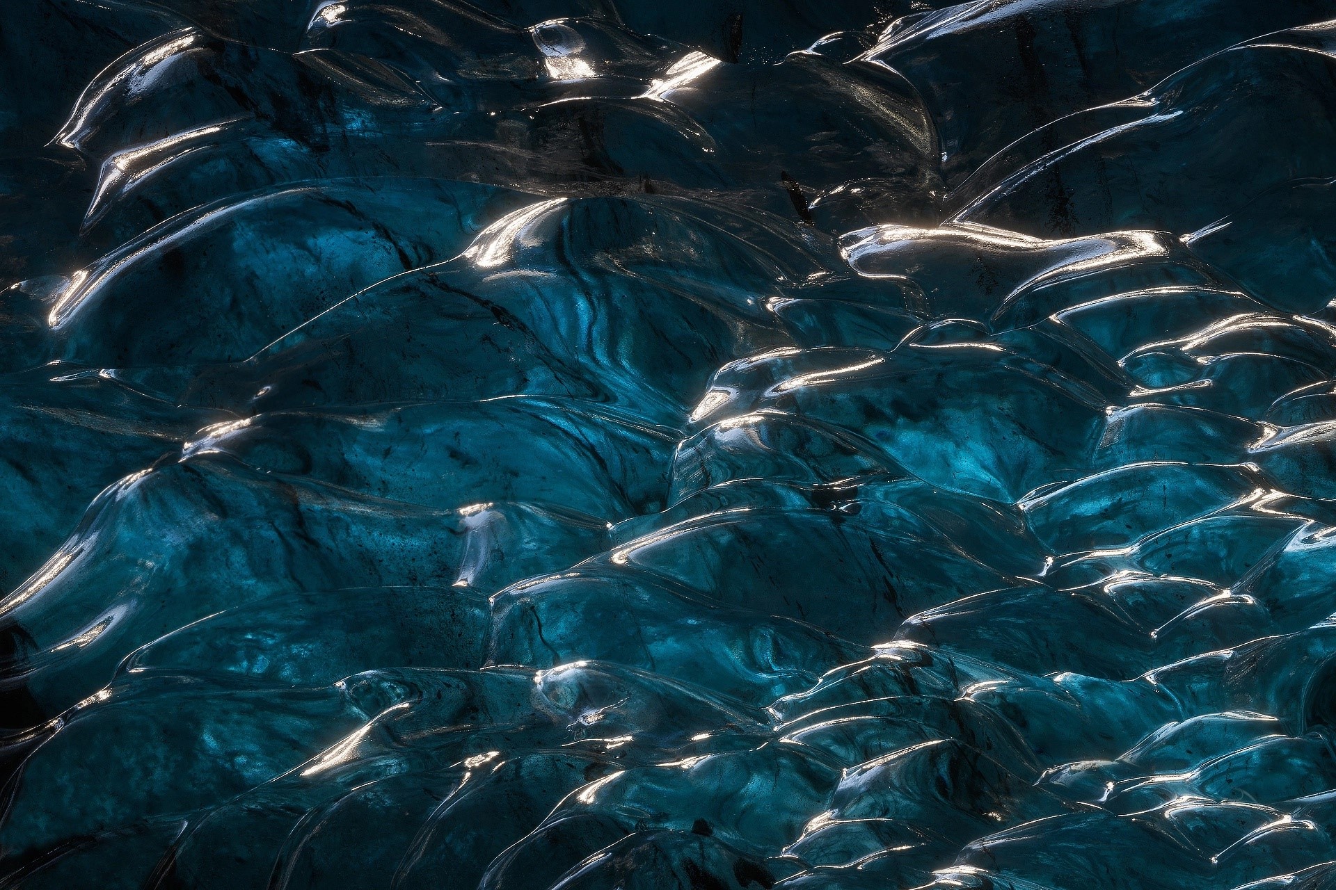Close-up of blue ice texture with light reflections HD Wallpaper