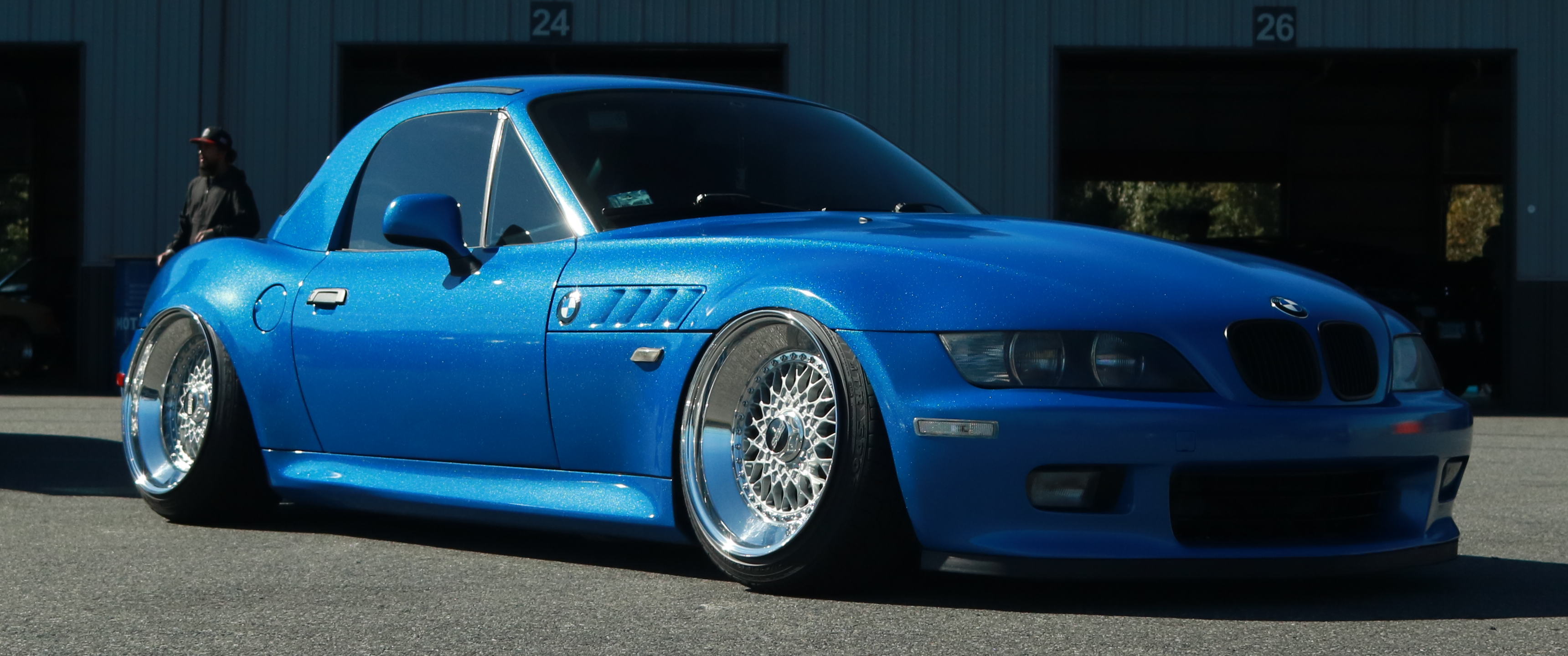 Blue BMW Z3 with custom wheels HD Wallpaper