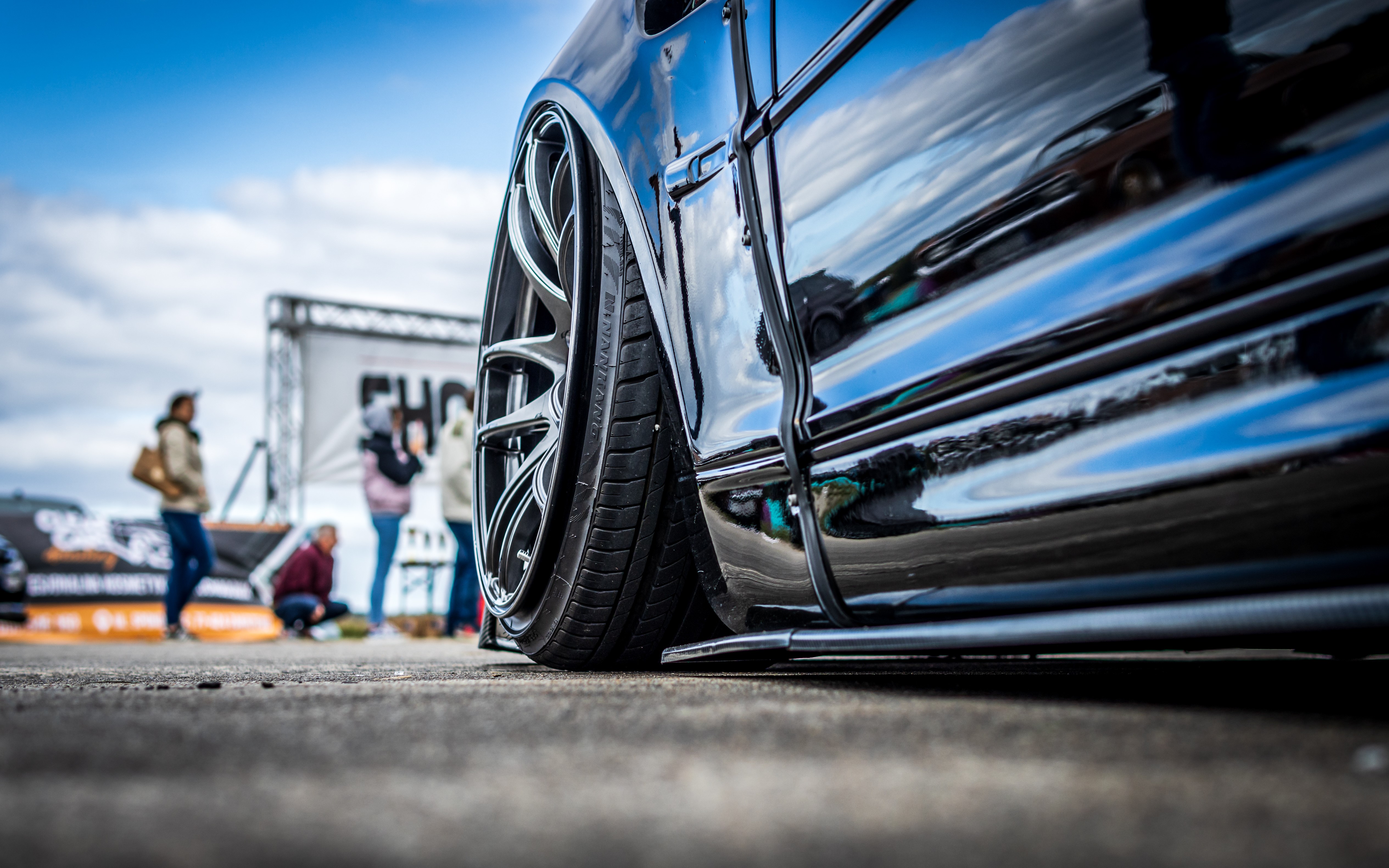 Stanced German car with custom wheels HD Wallpaper