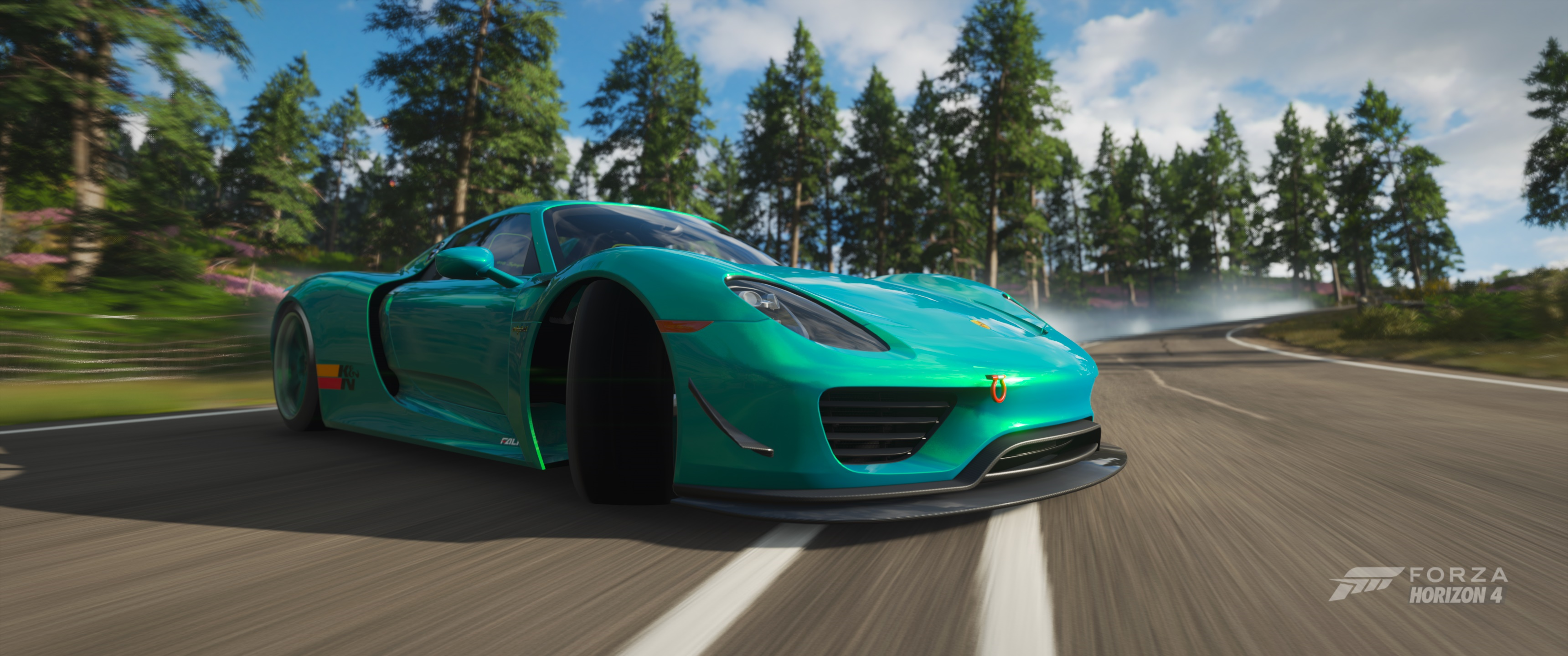 Porsche 918 Spyder drifting in Forza Horizon 4 HD Wallpaper