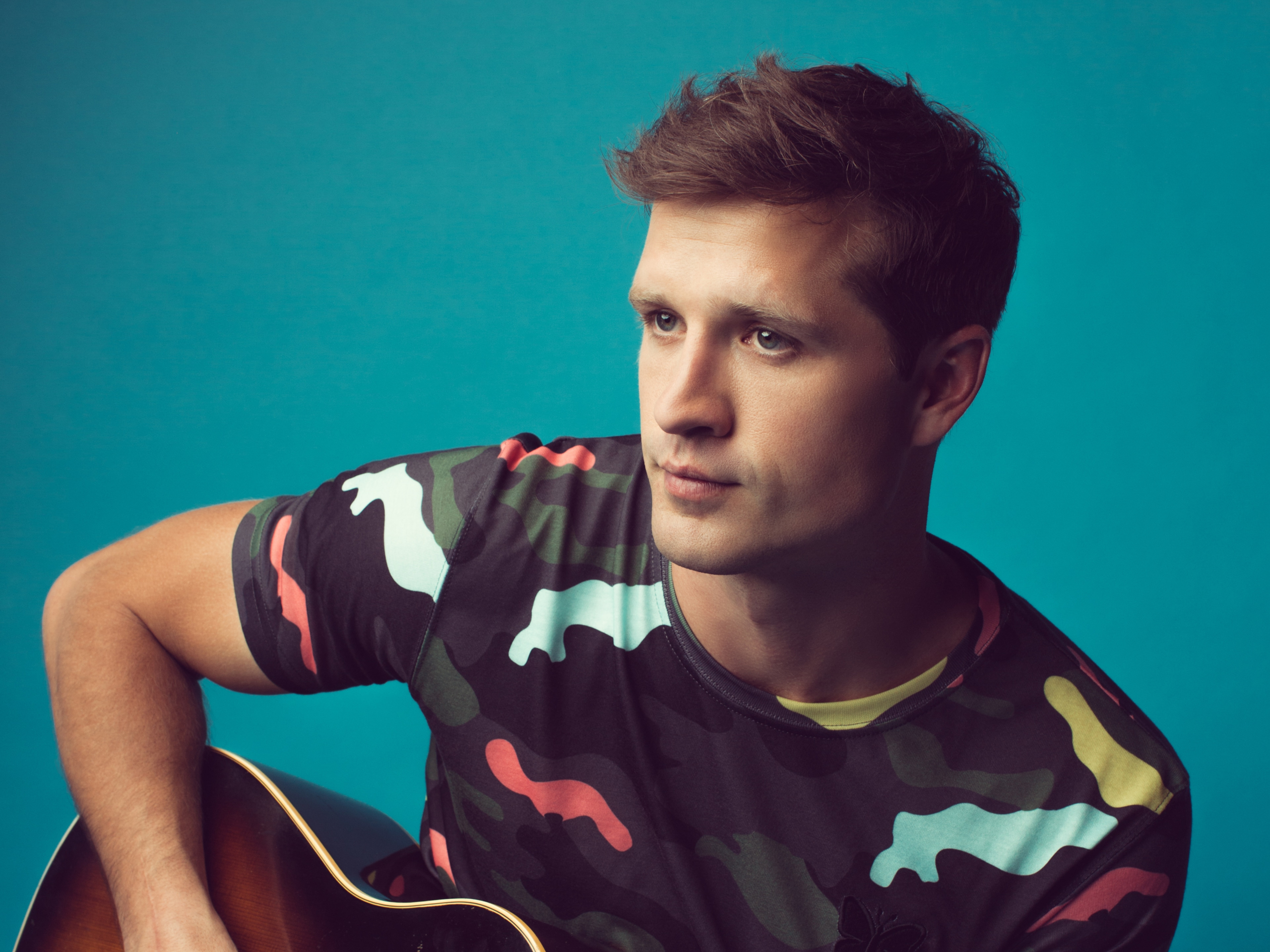 Walker Hayes with Guitar HD Wallpaper