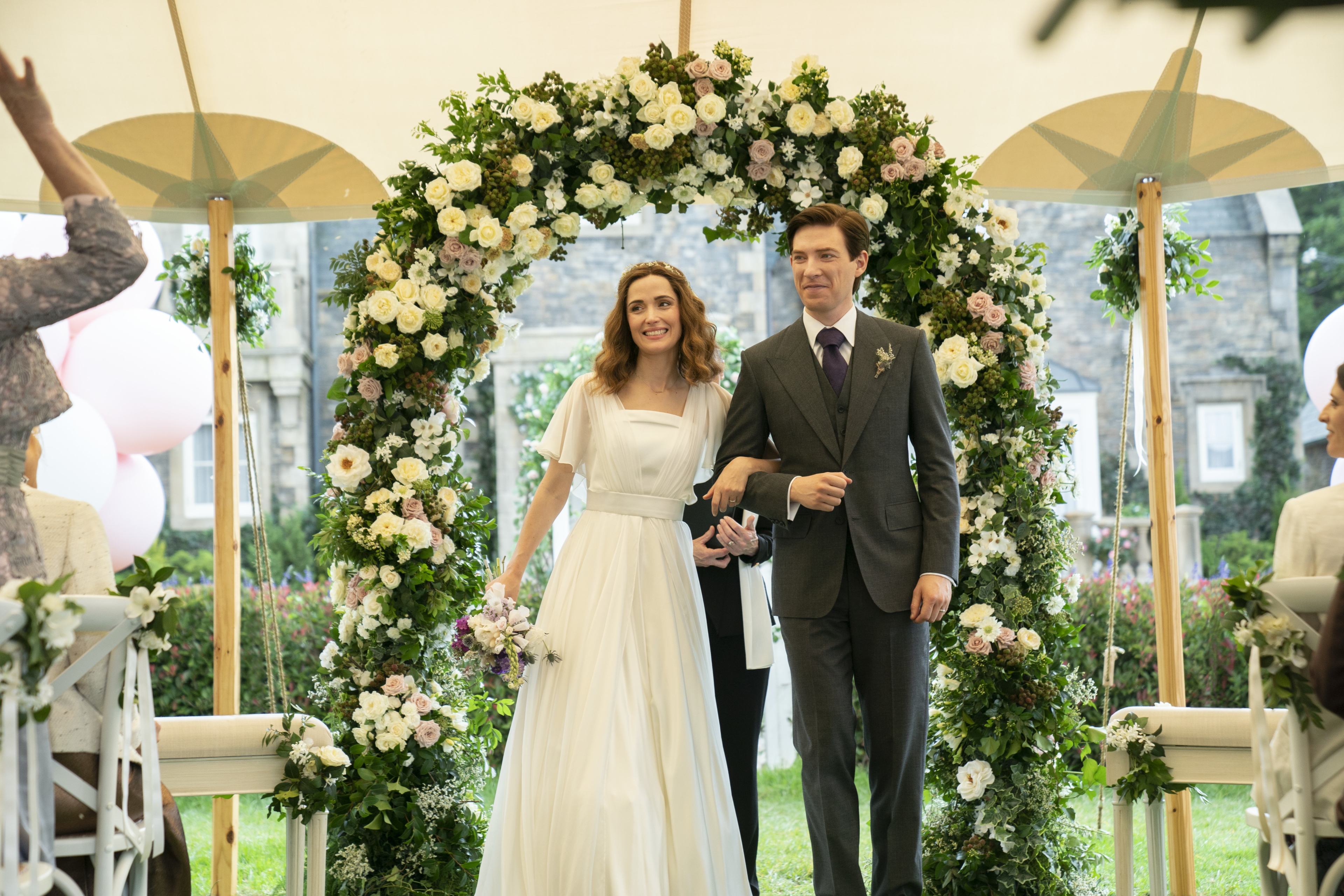 Rose Byrne and Domhnall Gleeson wedding HD Wallpaper