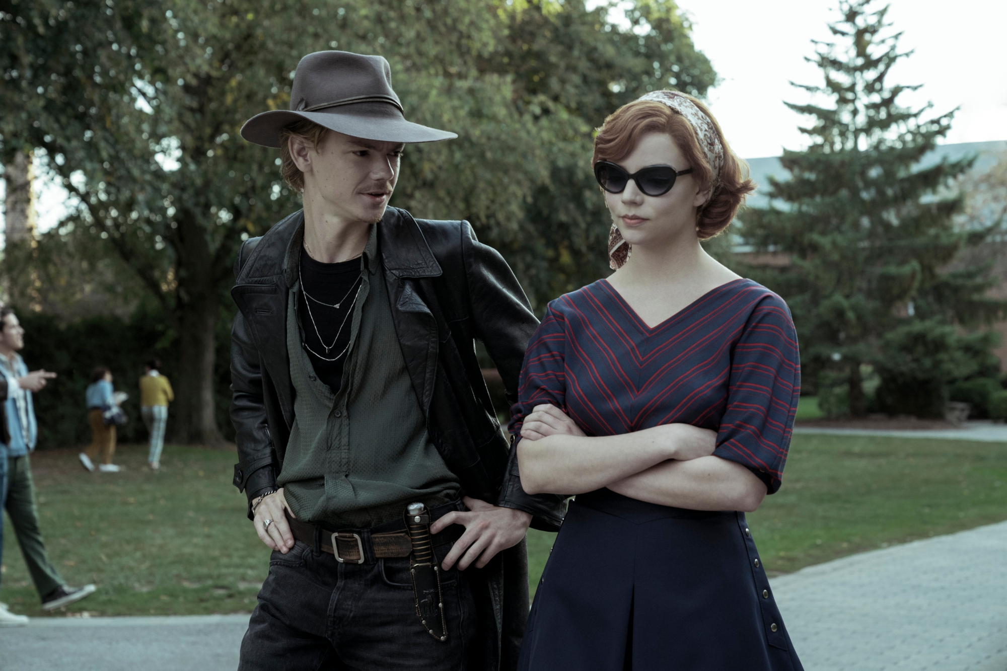 Thomas Brodie-Sangster and Anya Taylor-Joy as Beth Harmon HD Wallpaper