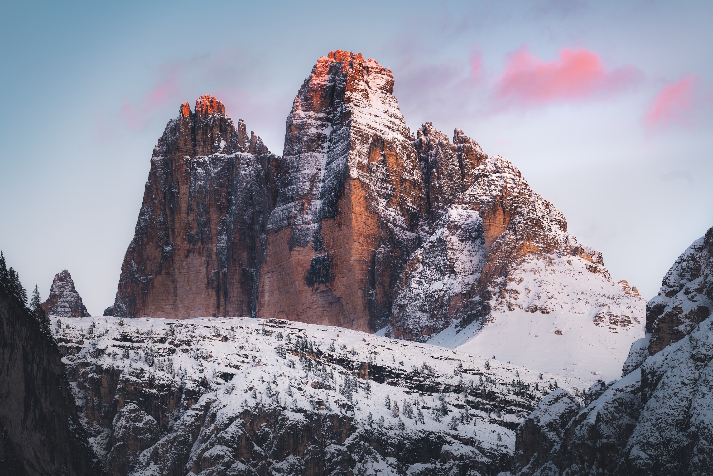 Scenic Mountain Landscape in Italy HD Wallpaper