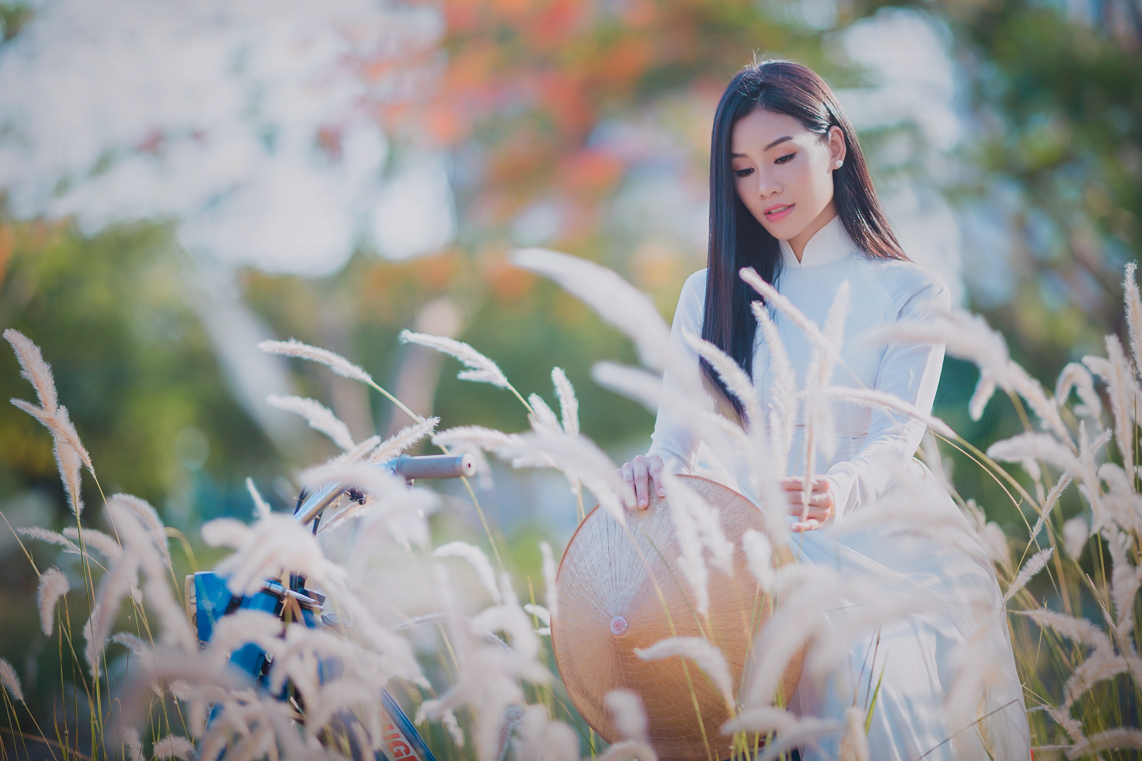 Asian woman in Ao Dai with conical hat HD Wallpaper