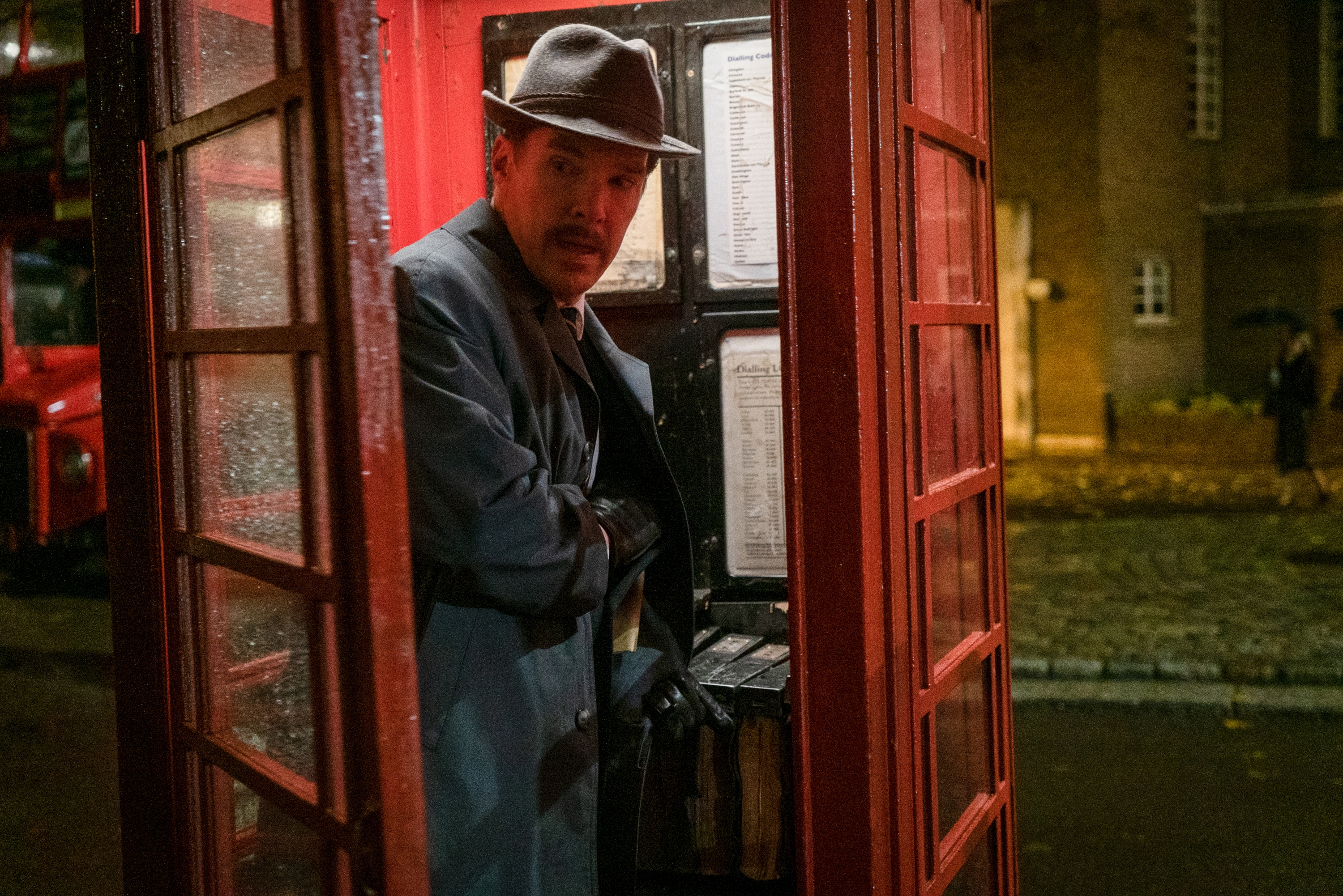 The Courier Benedict Cumberbatch in Phone Booth HD Wallpaper