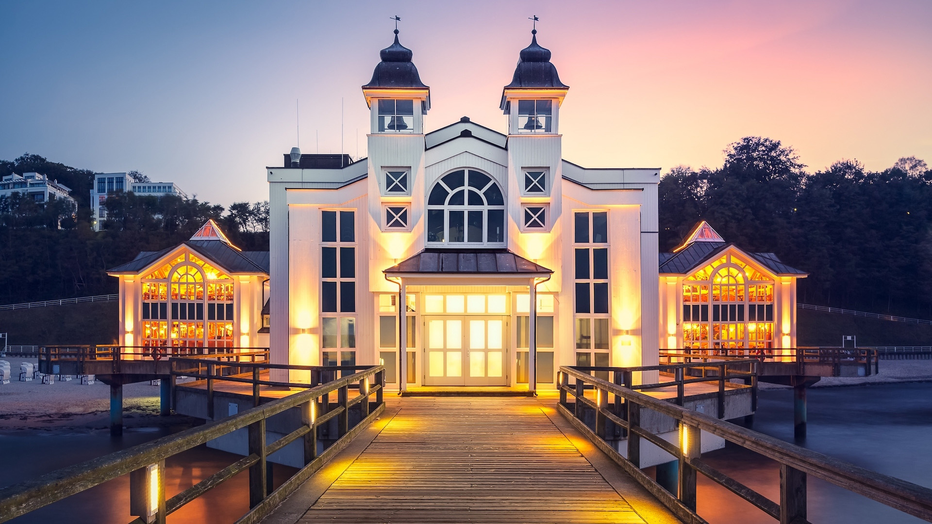 Sellin Pier building at dusk HD Wallpaper