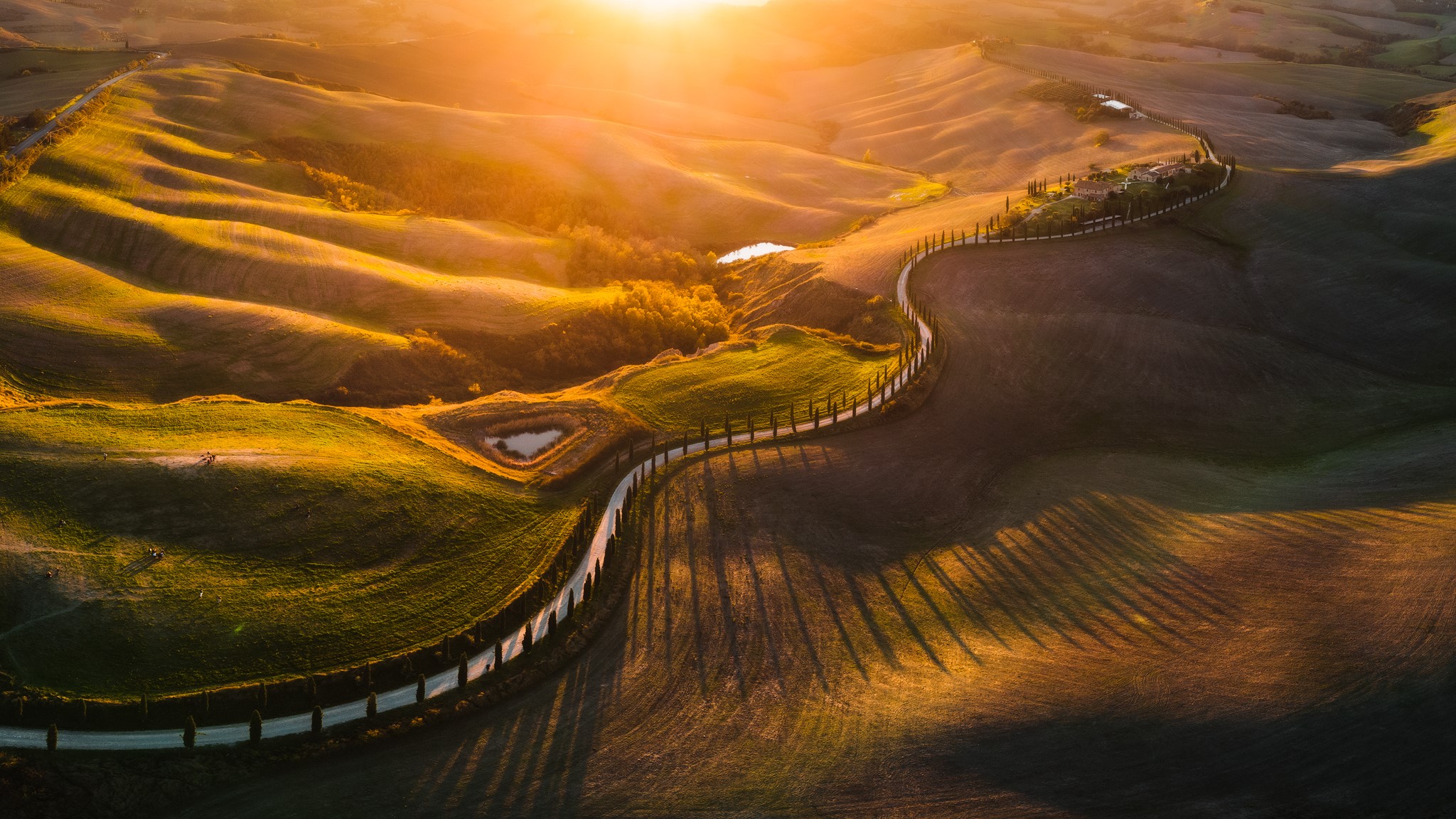 sunset, outdoors, landscape, Sun, Pawel Uchorczak, road, warm light, hills, sunlight, photography HD Wallpaper