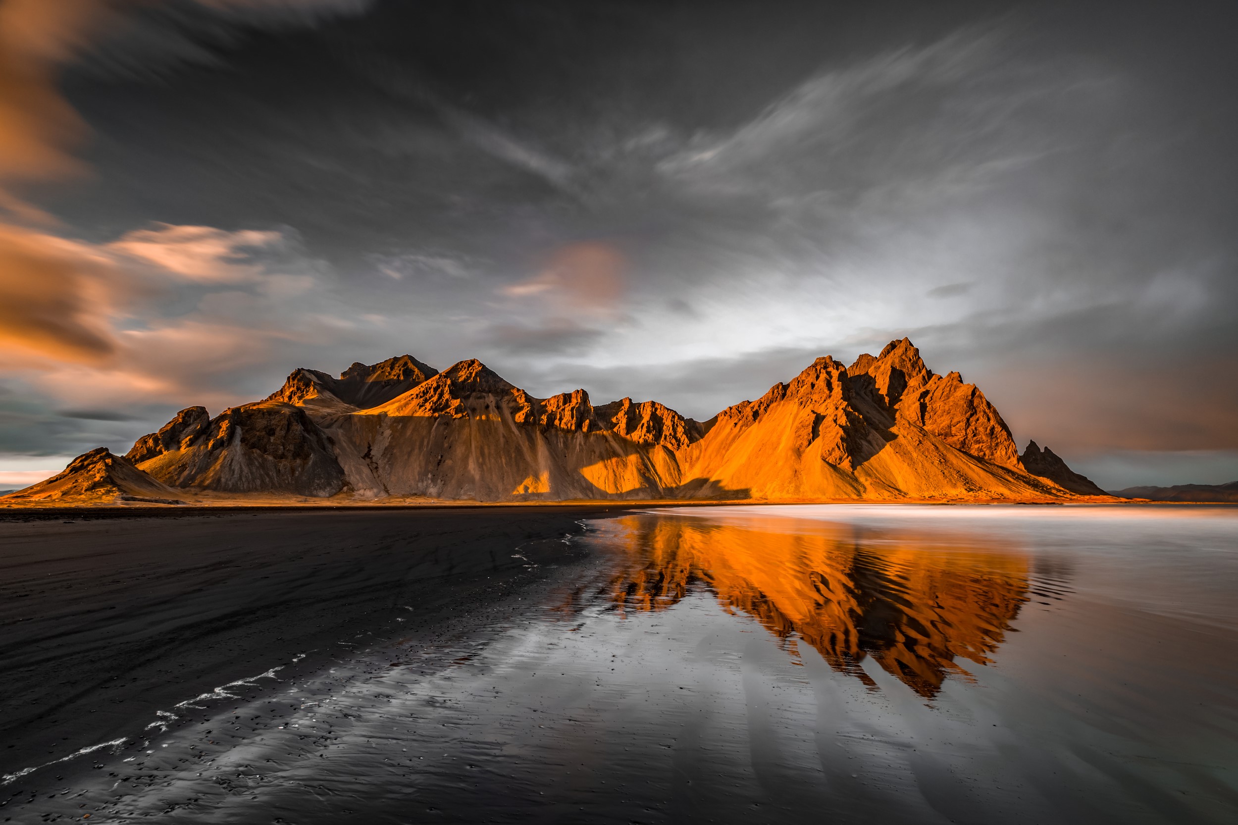 selective coloring, beach, overcast, Swiercz Jacek, landscape, water, mountains, photography, sand, clouds HD Wallpaper