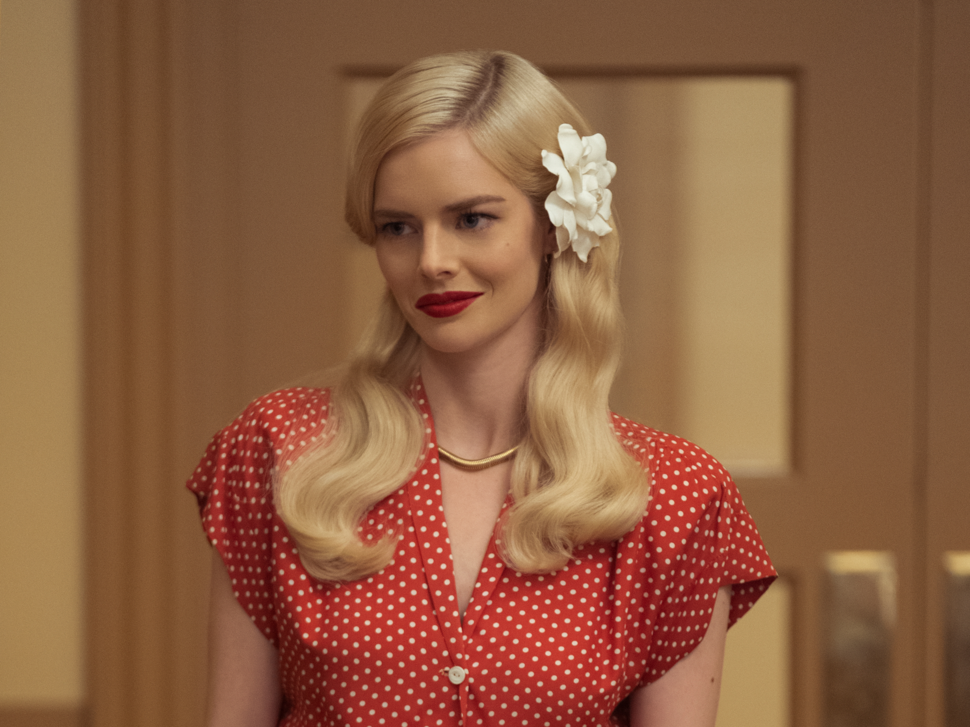 Samara Weaving in a red polka dot dress HD Wallpaper