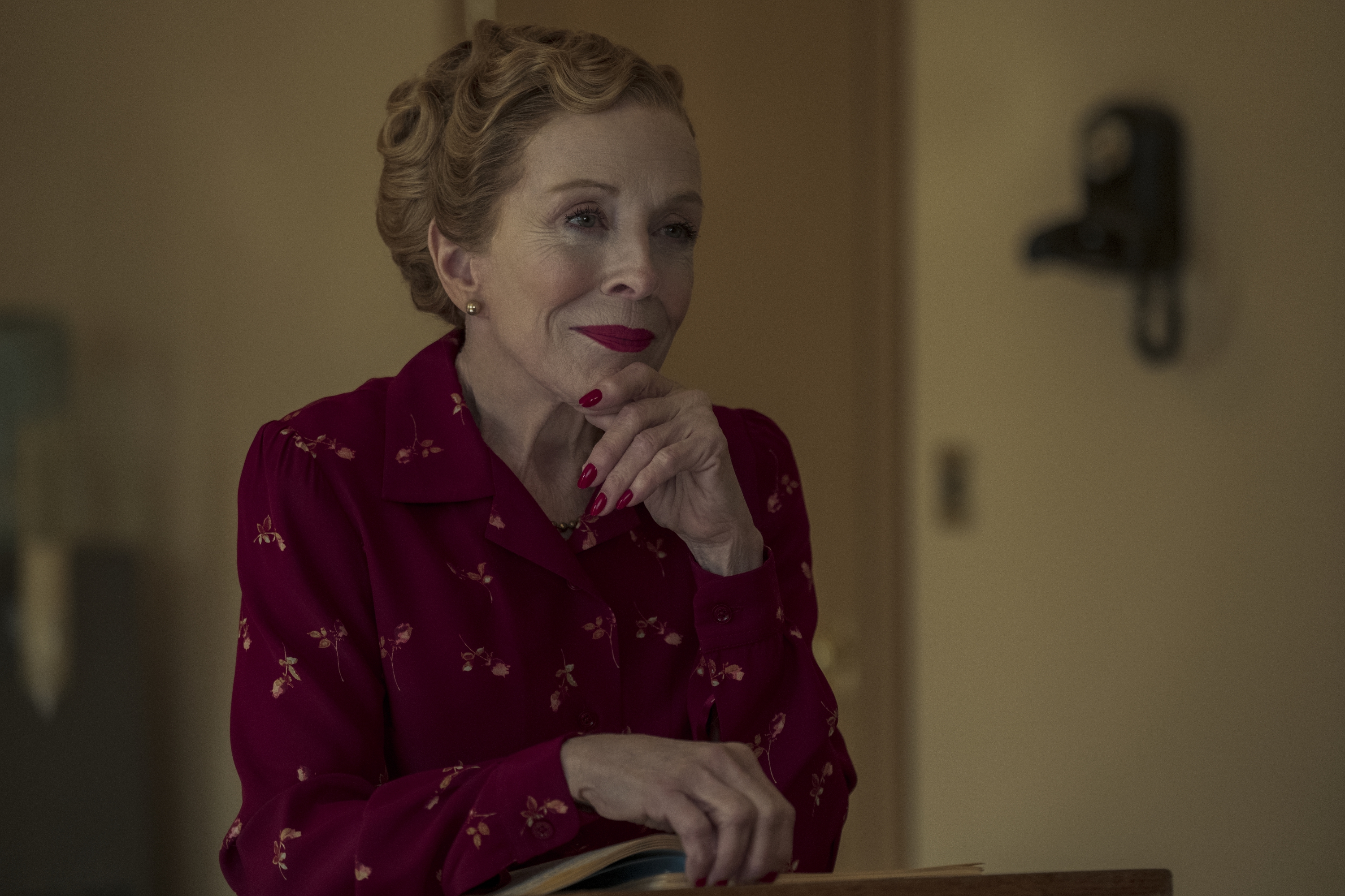 Holland Taylor as Ellen Kincaid HD Wallpaper