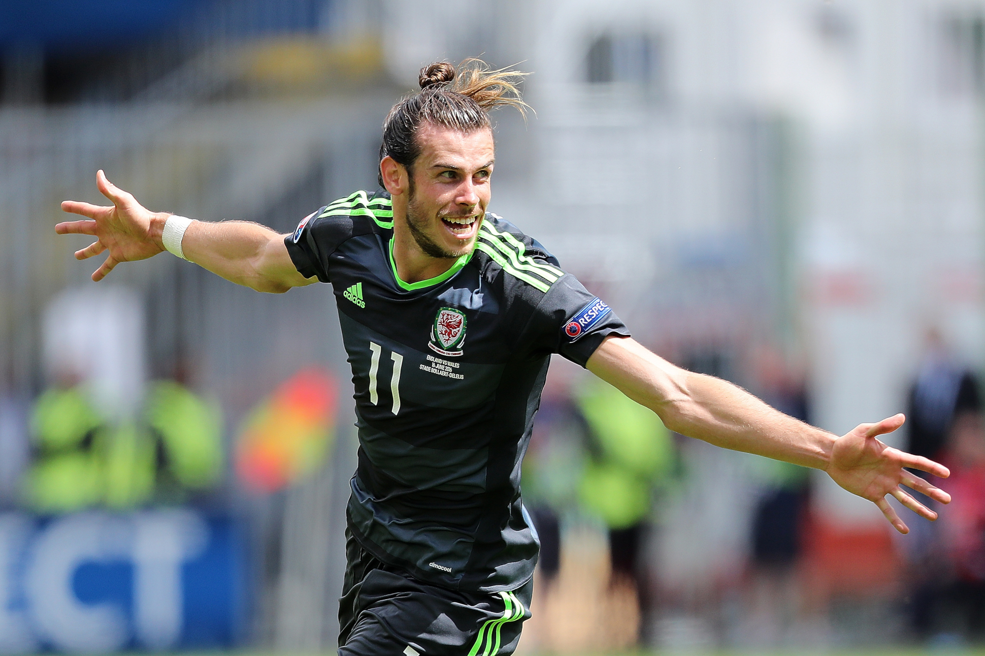 Gareth Bale celebrates scoring for Wales HD Wallpaper