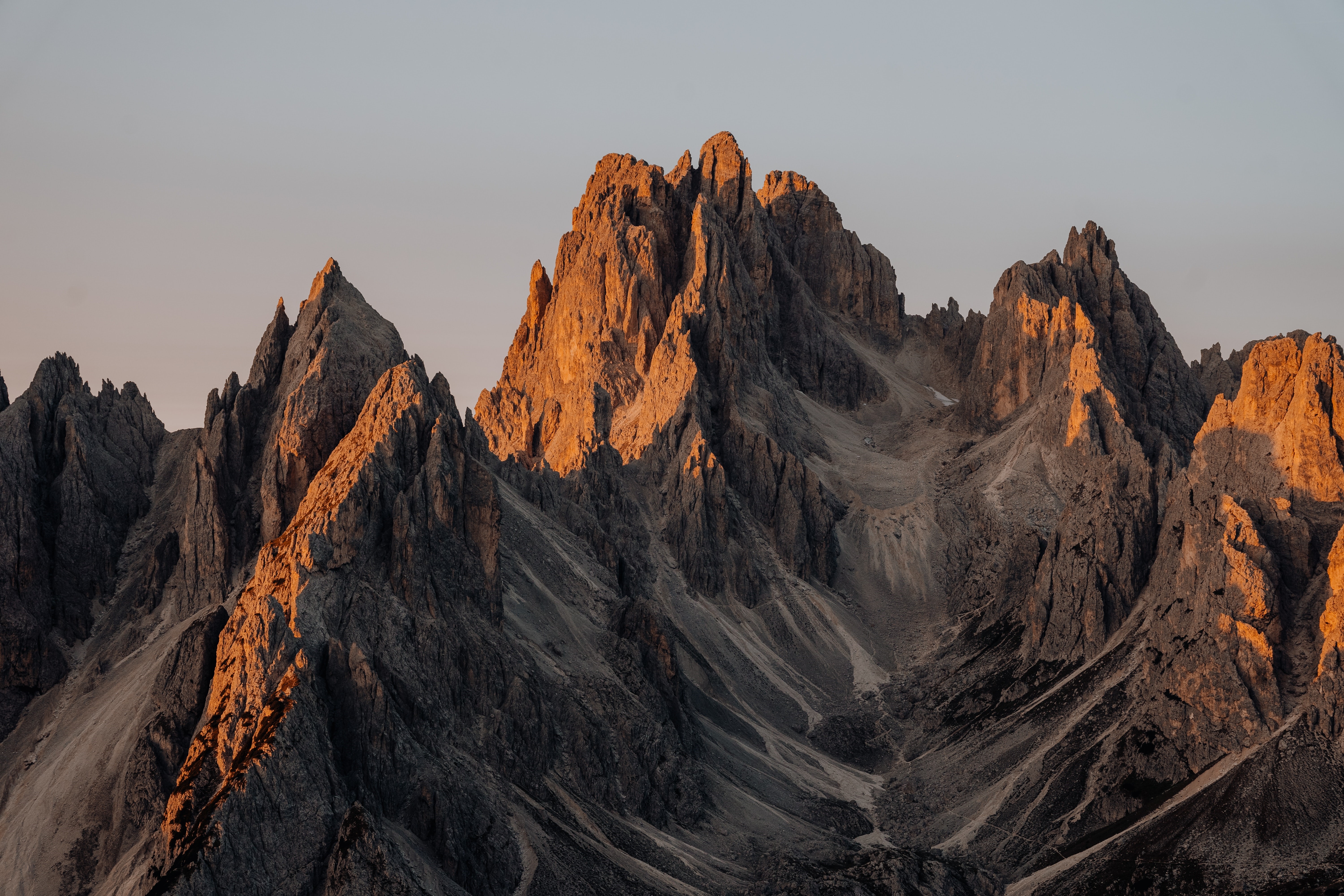 4K Nature Scene with Rocky Mountain Landscape HD Wallpaper