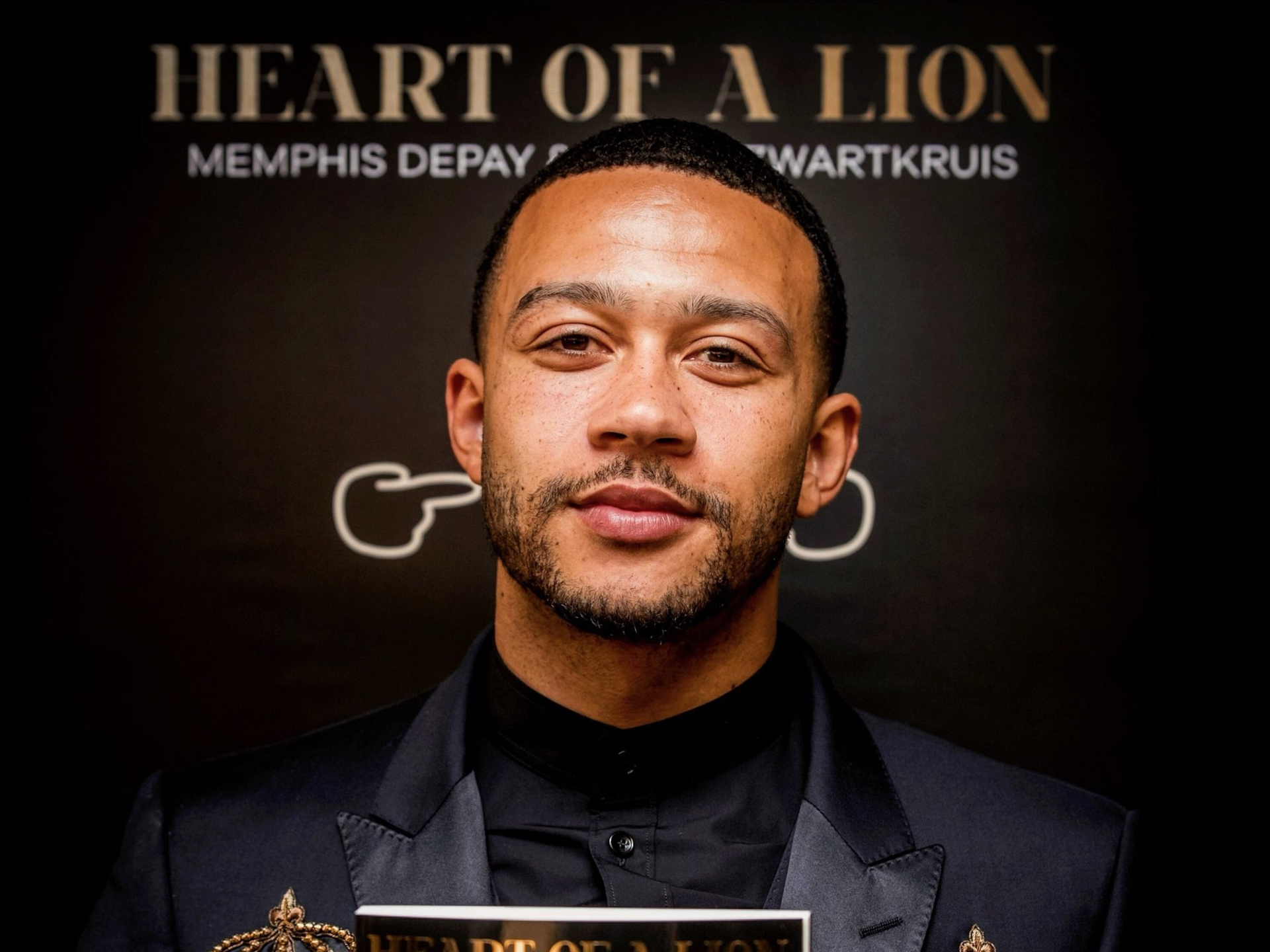 Memphis Depay Heart of a Lion HD Wallpaper