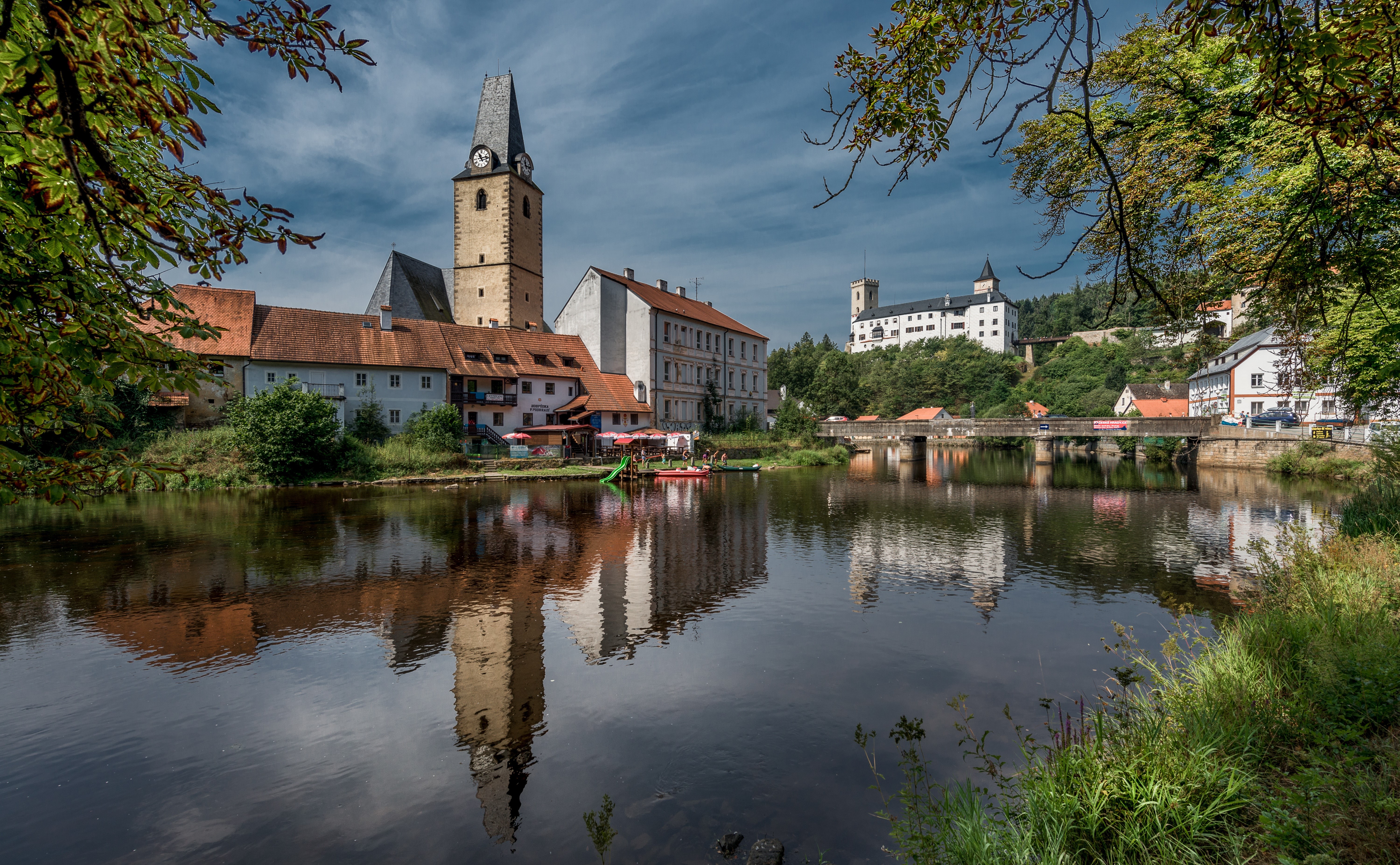 4K Rožmberk castle and church tower reflection in river HD Wallpaper