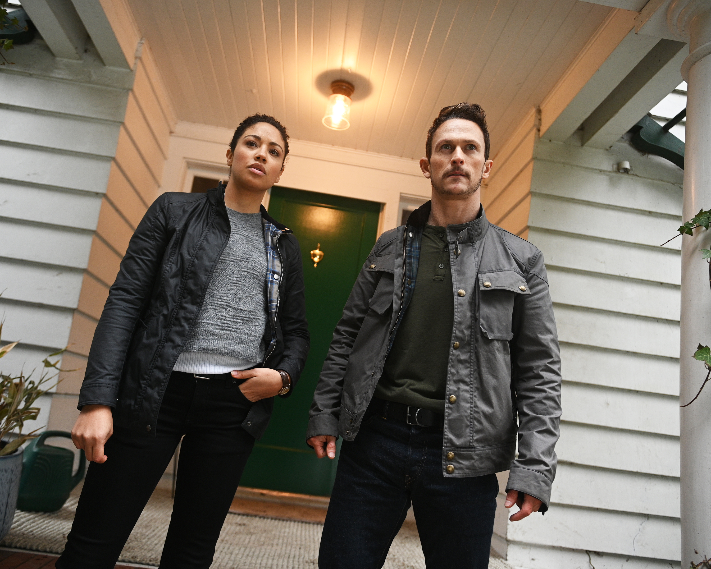 Jonathan Tucker and Riann Steele in Debris HD Wallpaper
