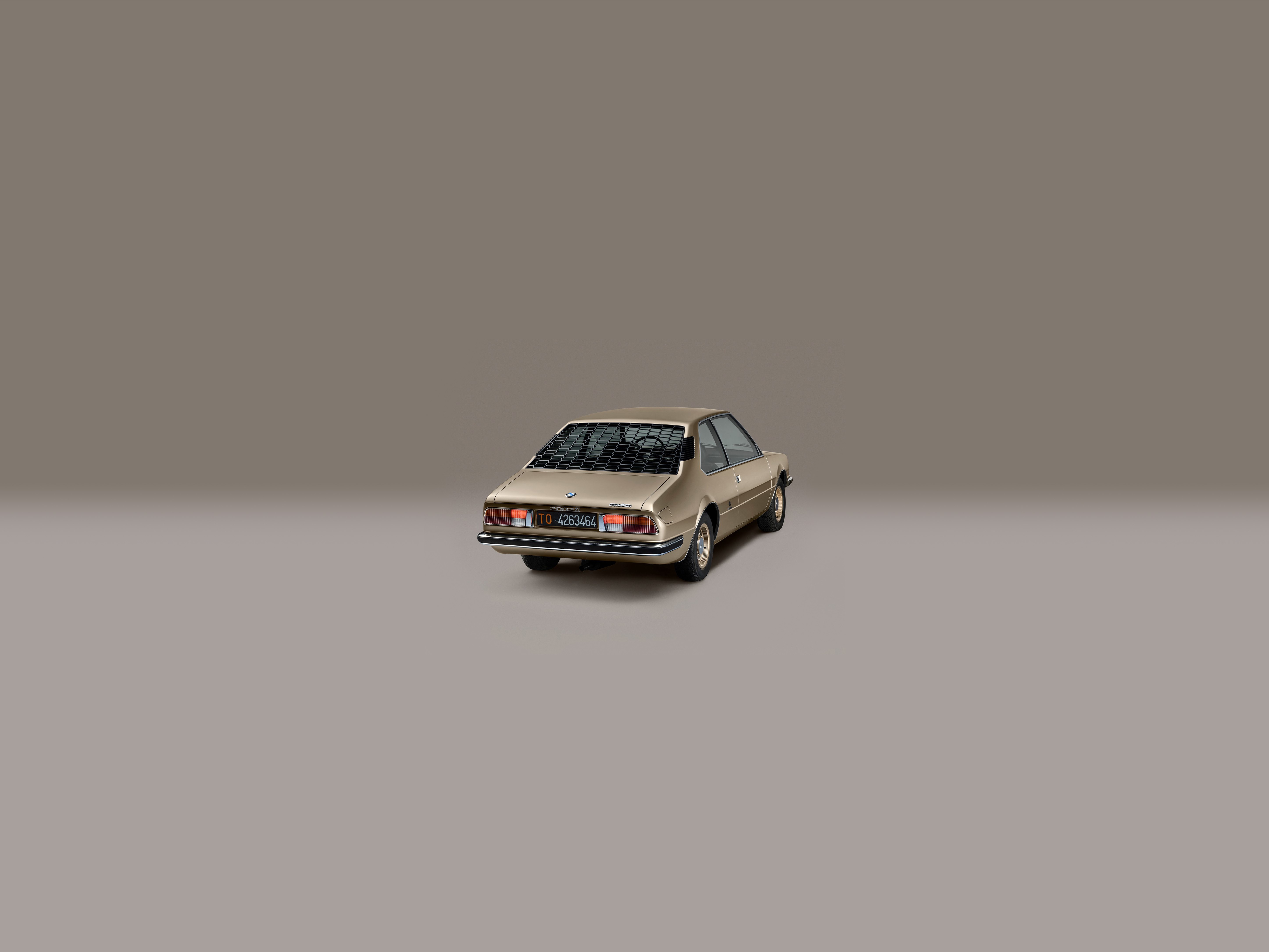 4K BMW Garmisch old car HD Wallpaper