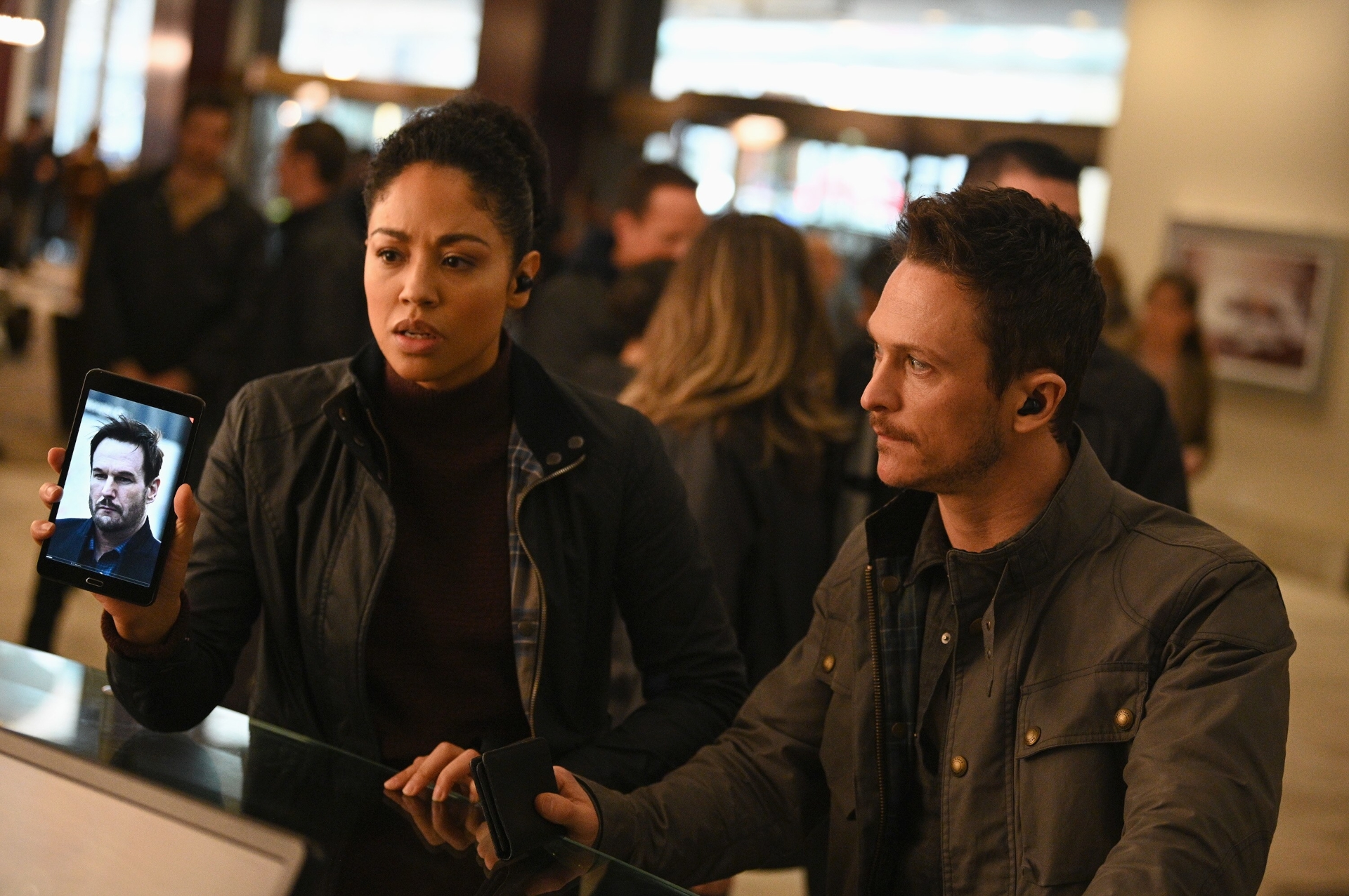 Debris Finola Jones and Bryan Beneventi HD Wallpaper