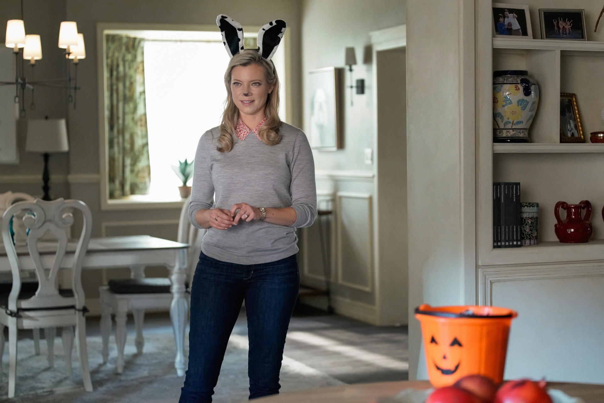Amy Smart as Barbara Whitmore in Stargirl HD Wallpaper