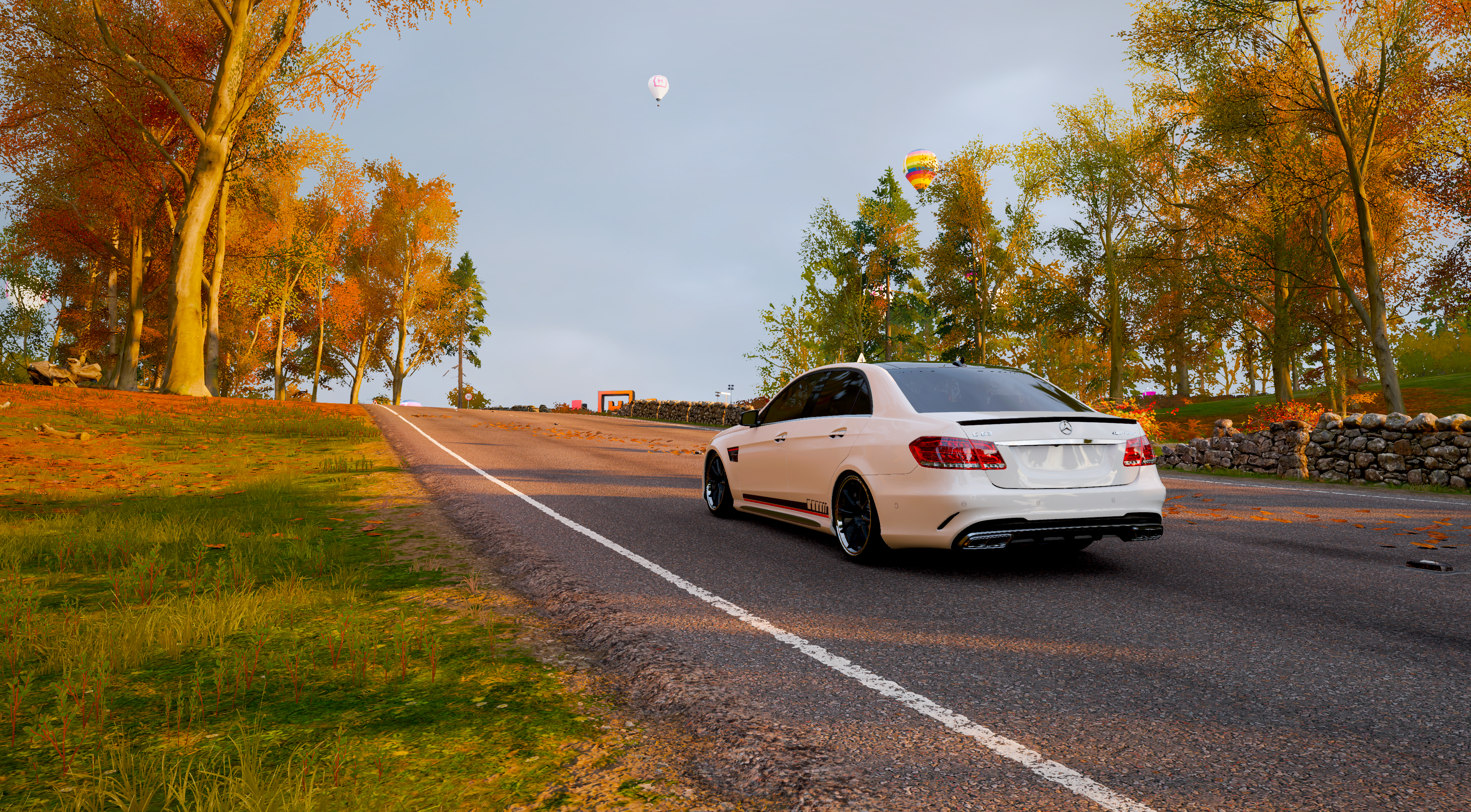 Mercedes-Benz E-Class in Forza Horizon 4 with hot air balloons HD Wallpaper