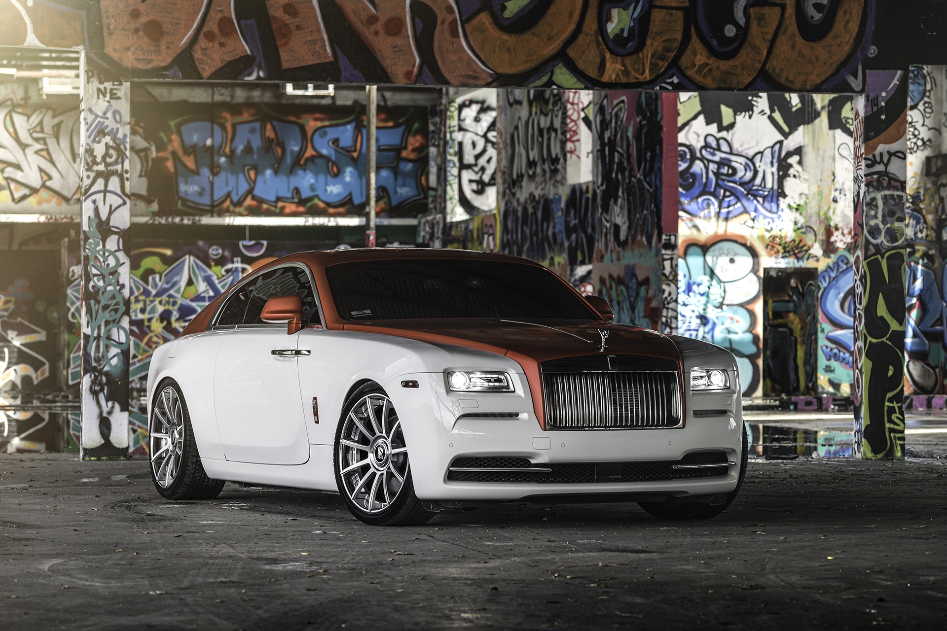 Rolls-Royce Wraith Coupe in Graffiti Alley HD Wallpaper