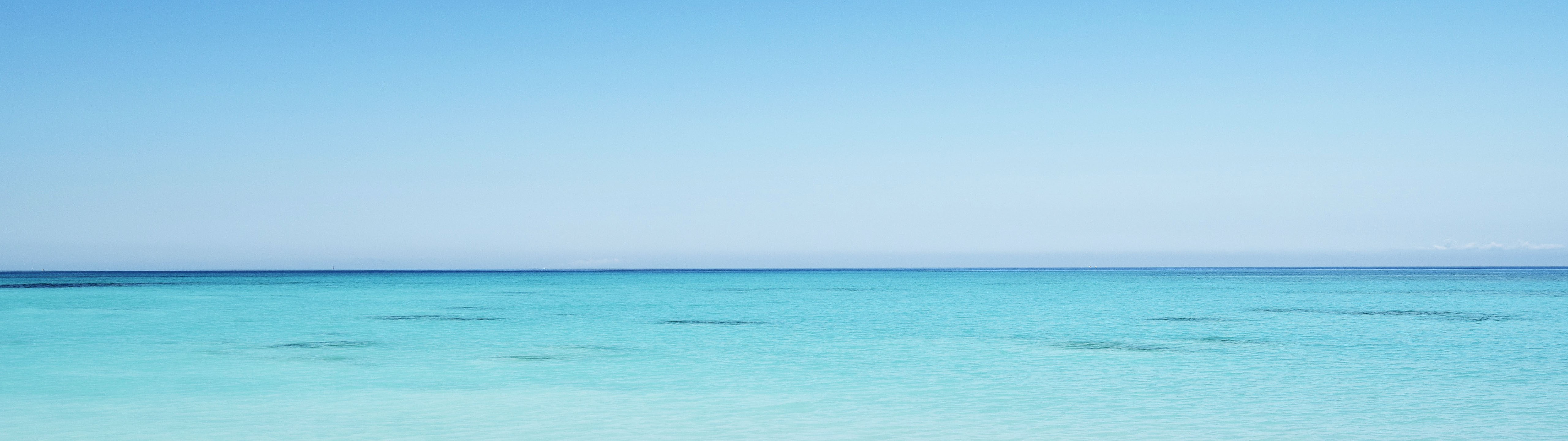 4K sea landscape with horizon and clear sky HD Wallpaper
