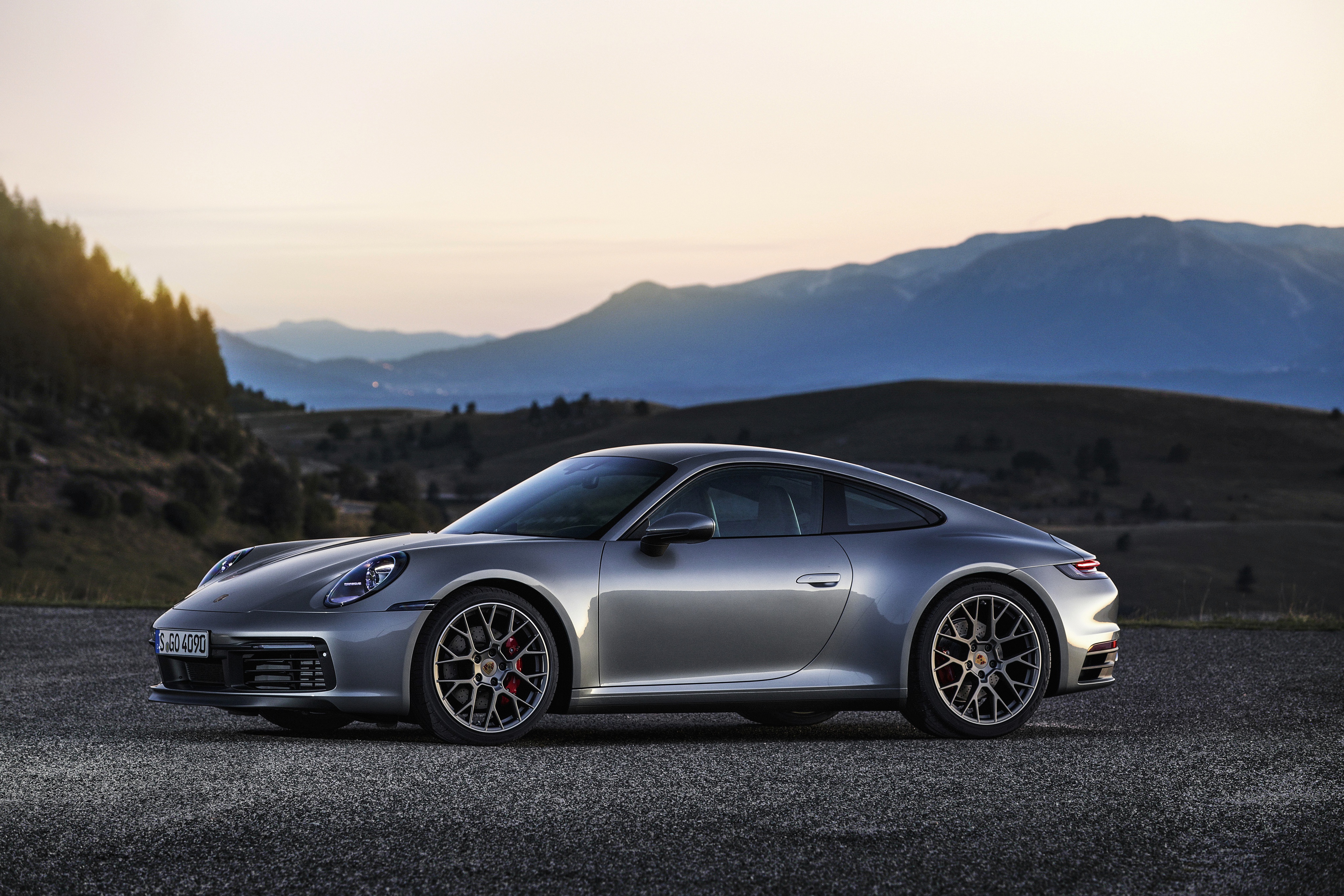 Silver Porsche 911 Carrera 4S HD Wallpaper