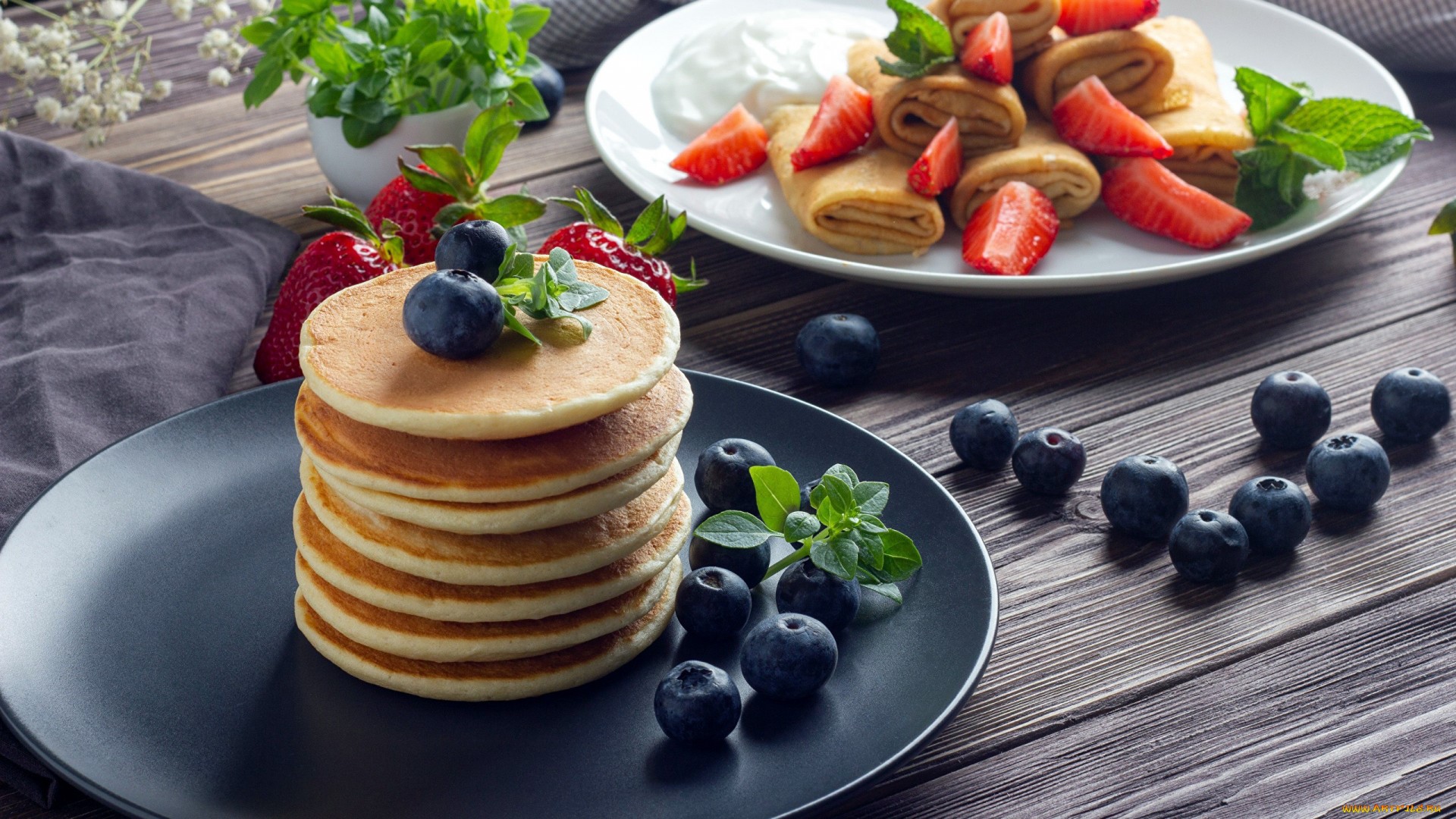 Pancakes with strawberries and blueberries HD Wallpaper