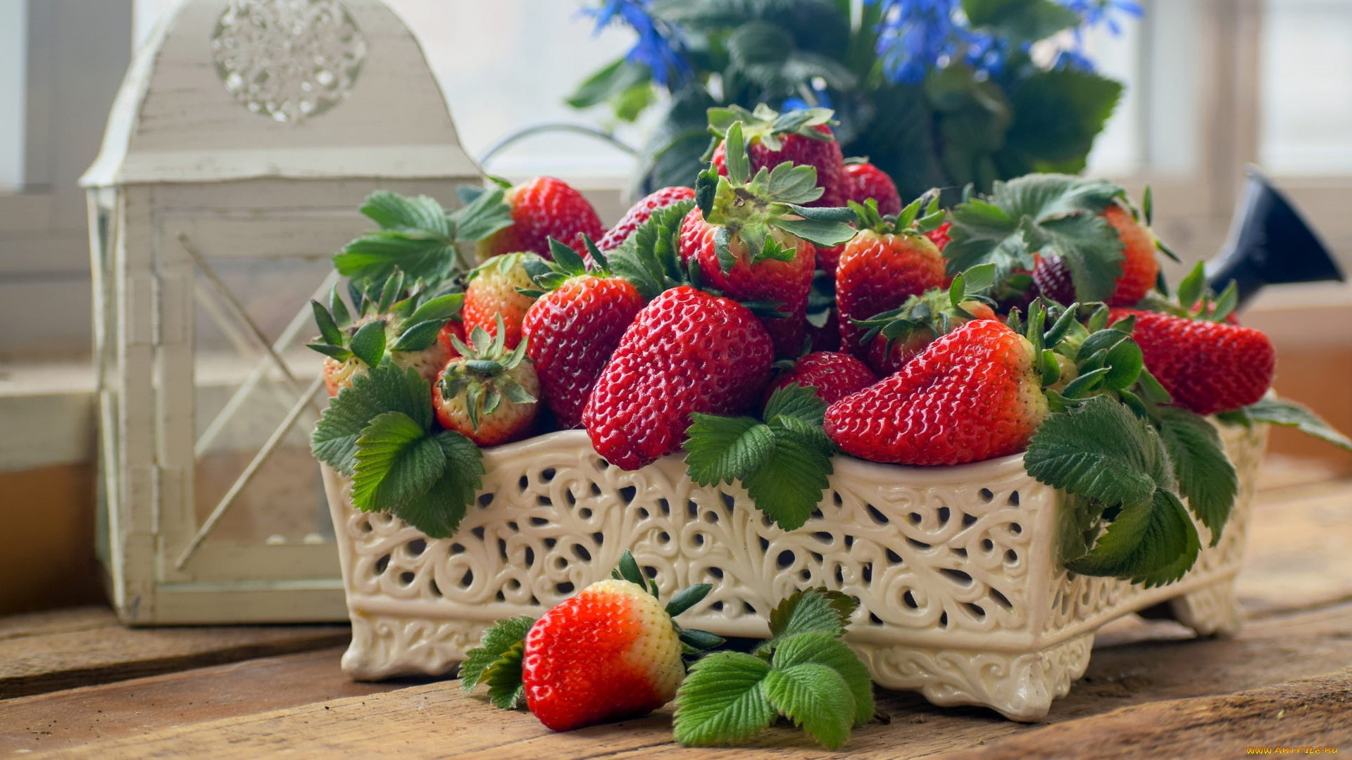 Strawberries in a decorative basket with a lantern HD Wallpaper