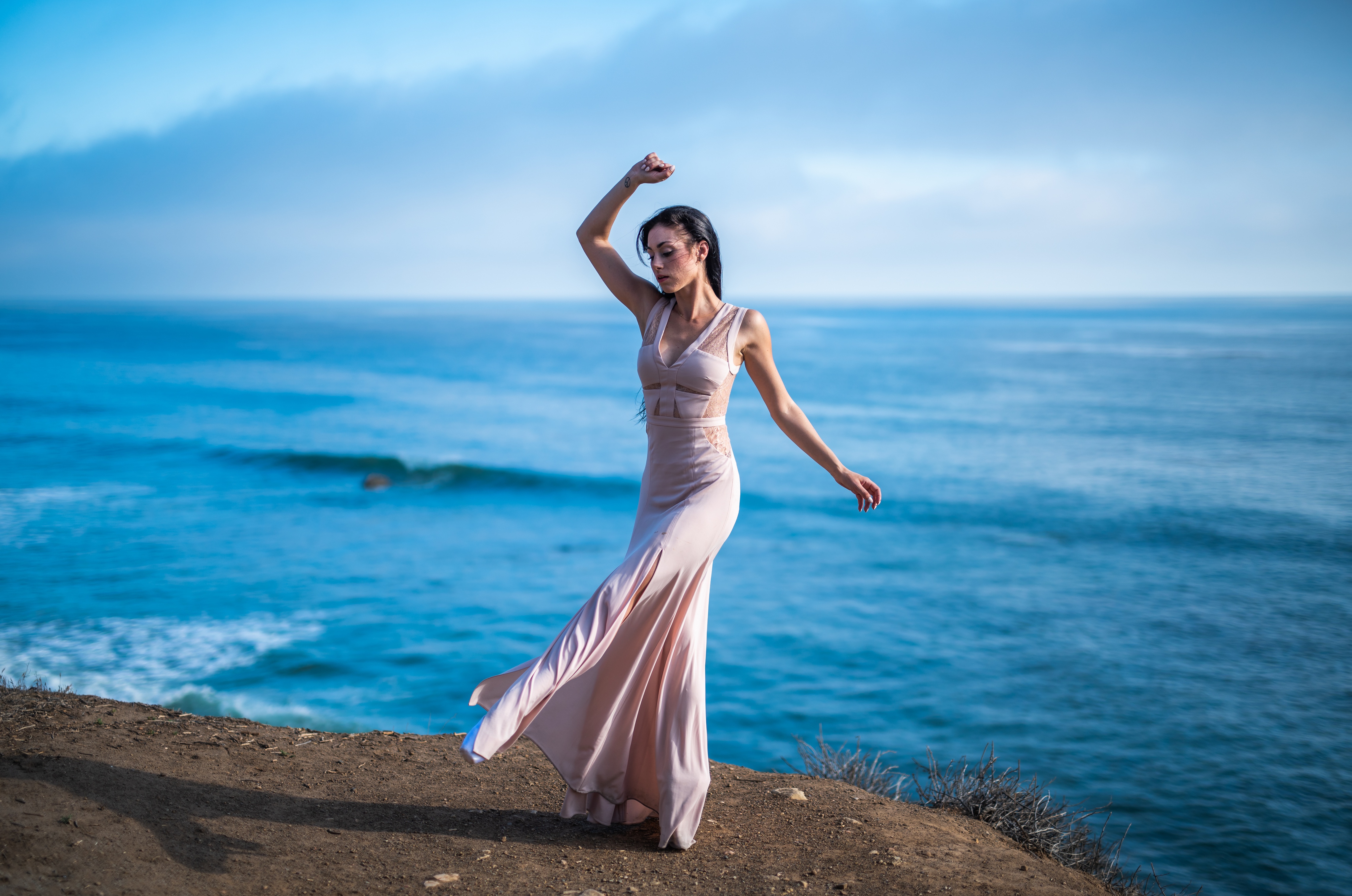 Model in Flowing Dress by Ocean 4K HD Wallpaper