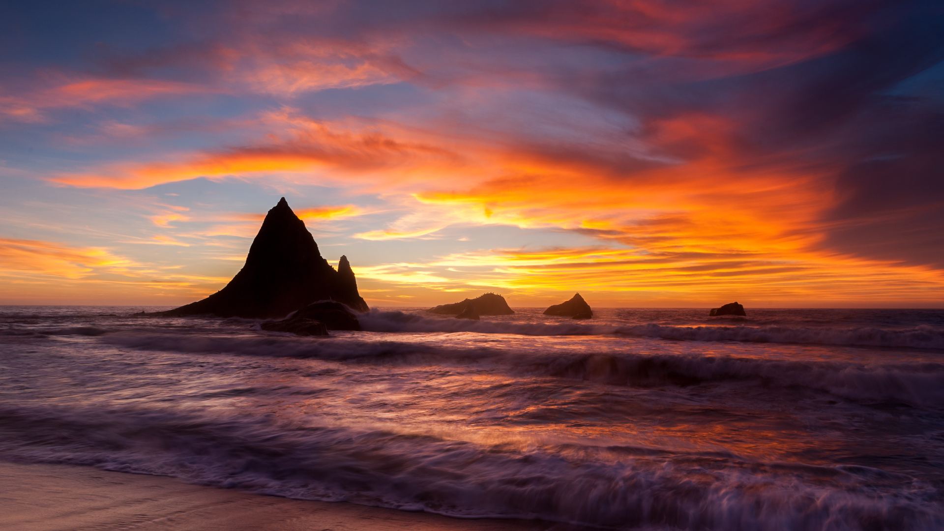 Sunset over the ocean with rock formations in California HD Wallpaper