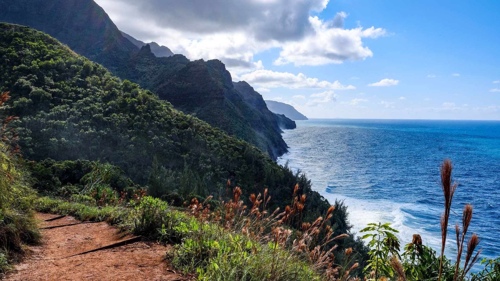 Na Pali Coast Trail, Kauai, Hawaii HD Wallpaper