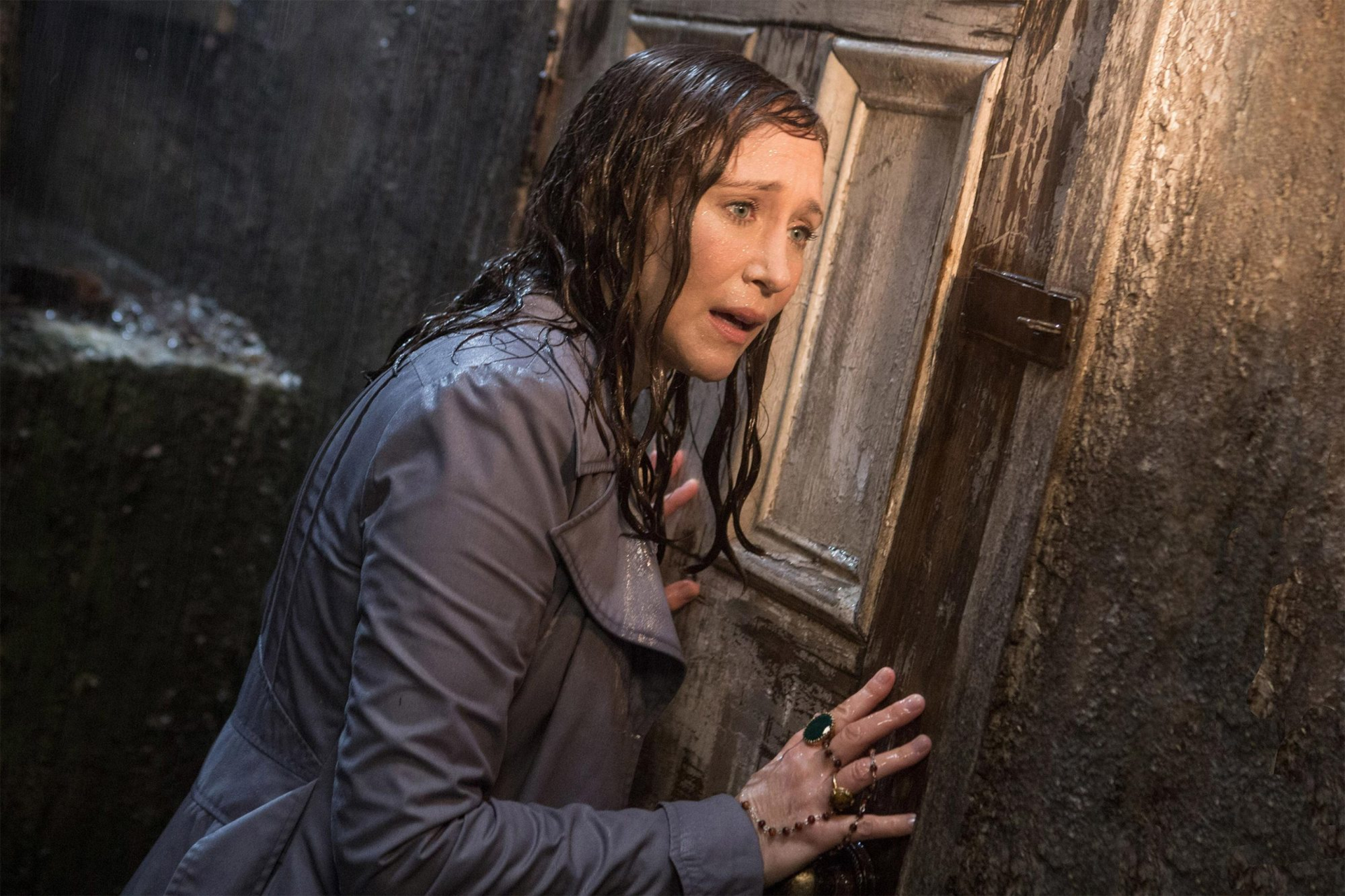 Vera Farmiga as Lorraine Warren in the rain HD Wallpaper