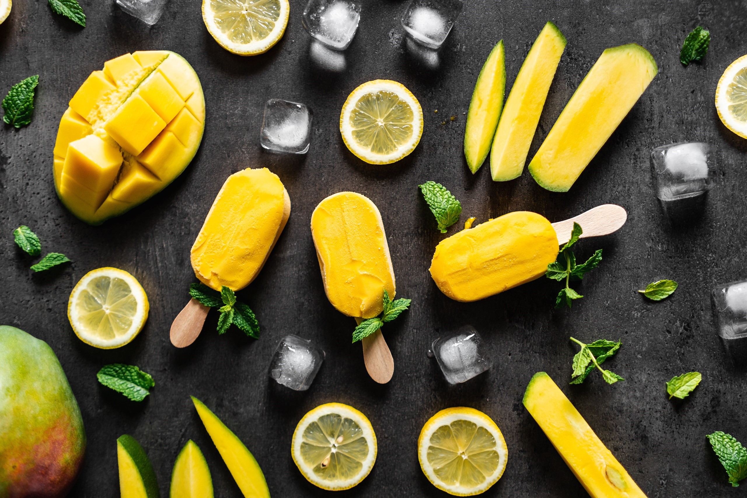 Mango popsicles with lemon slices and mint HD Wallpaper