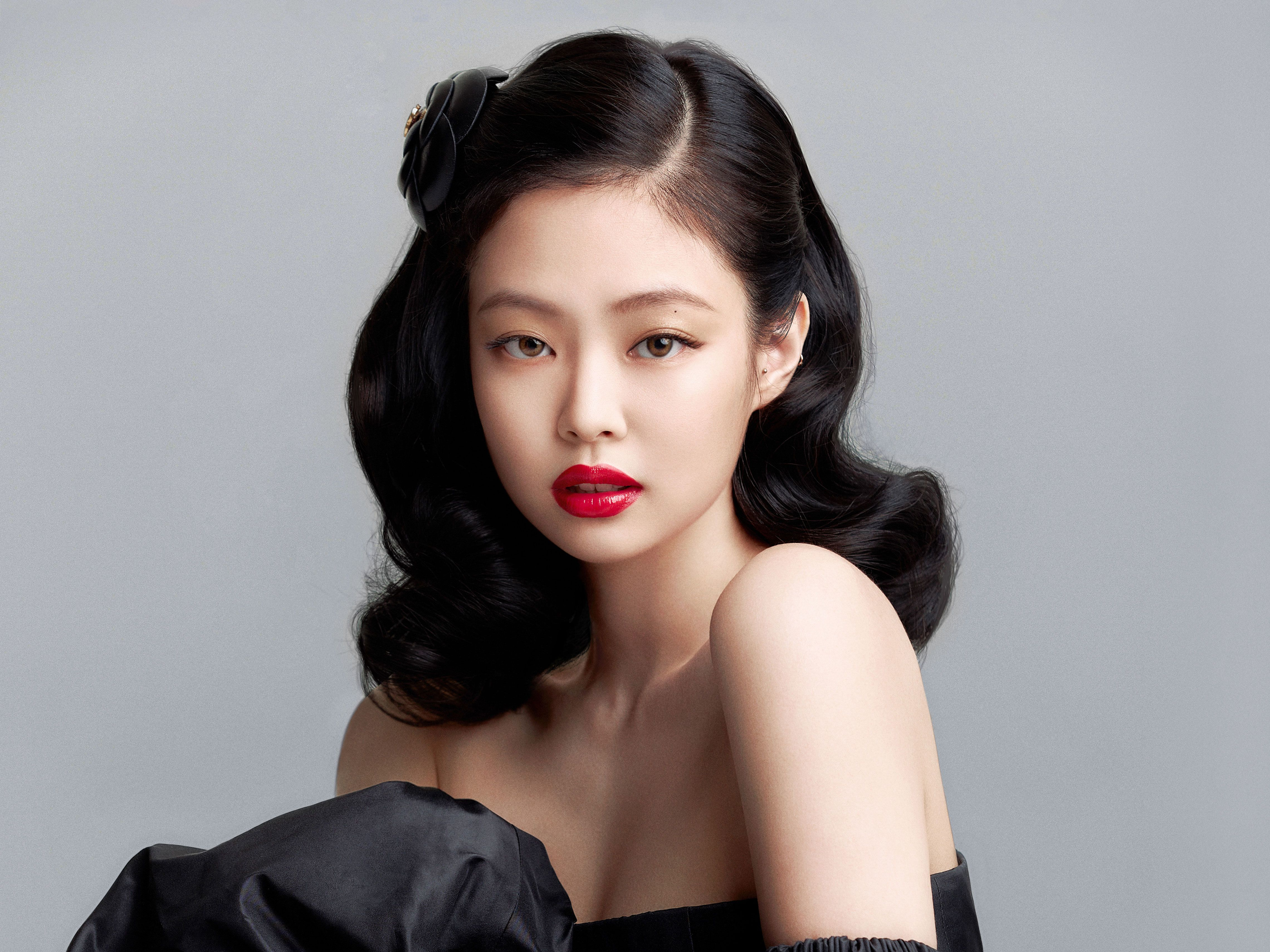 Jennie Elegant Portrait in K-Pop Style HD Wallpaper