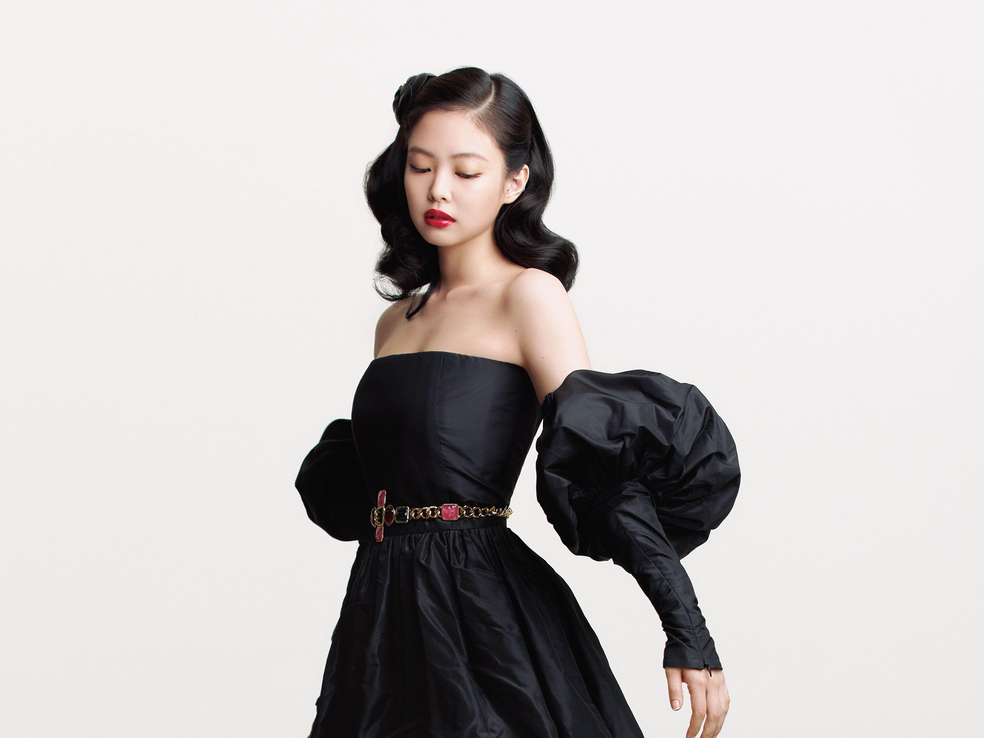 Jennie in a black strapless dress with puffy sleeves HD Wallpaper